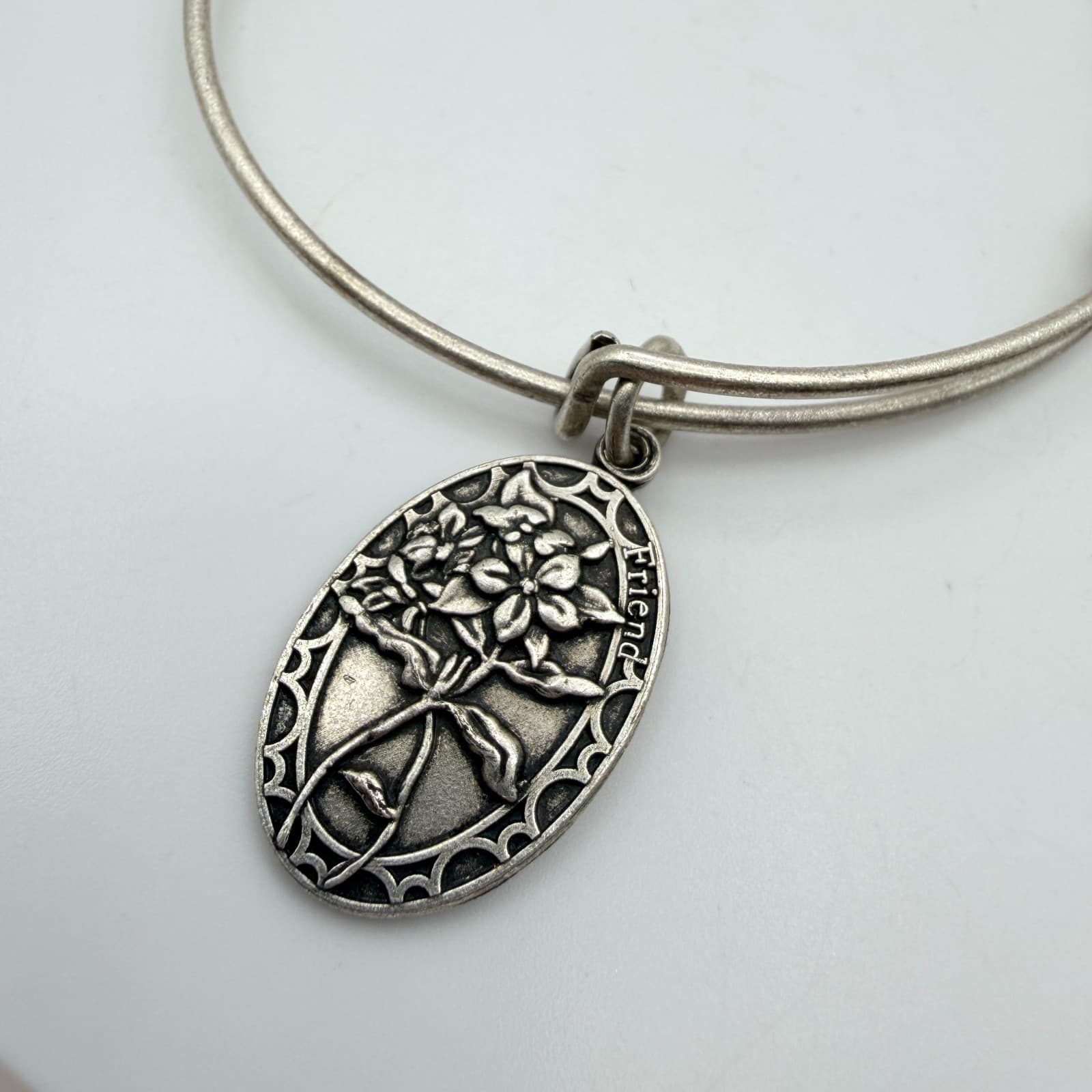 Vintage Y2K Silver Tone Friend Floral Bangle Bracelet Women's Classic Jewelry - Thumbnail 6