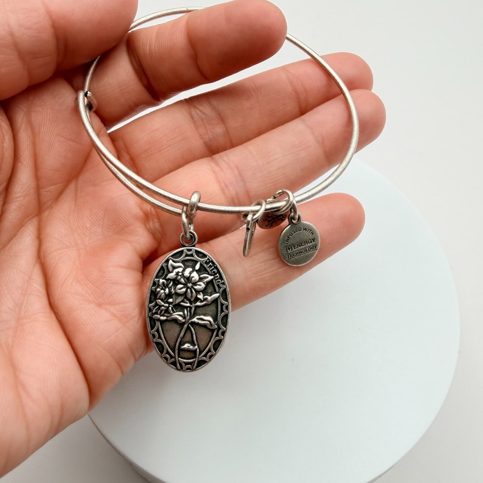 Vintage Y2K Silver Tone Friend Floral Bangle Bracelet Women's Classic Jewelry - Thumbnail 7