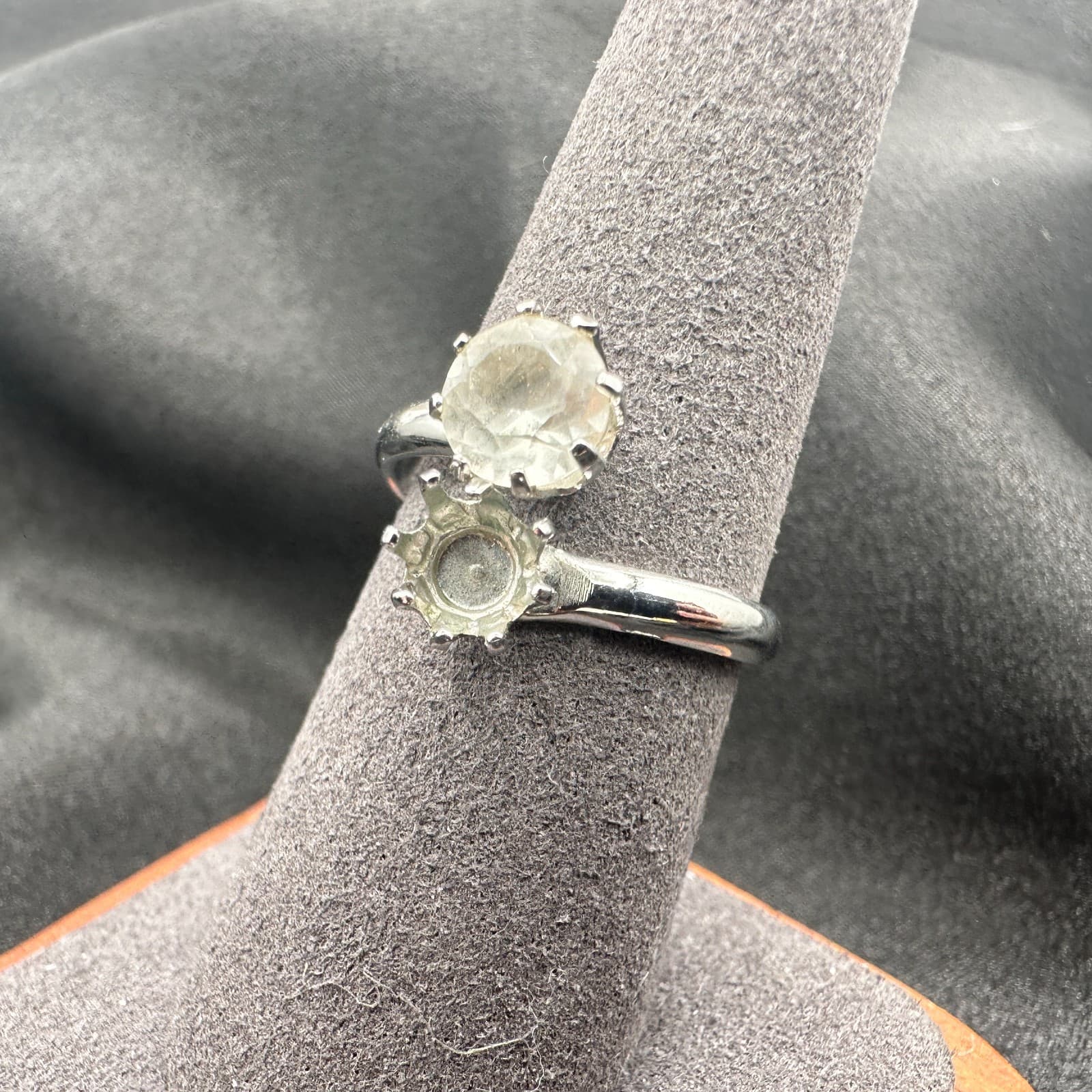 Vintage Y2K Silver Tone Clear Rhinestone Bypass Ring Women's Classic Jewelry - Thumbnail 9