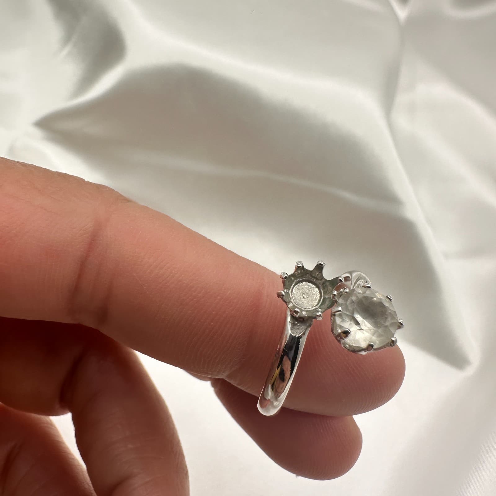 Vintage Y2K Silver Tone Clear Rhinestone Bypass Ring Women's Classic Jewelry - Thumbnail 11