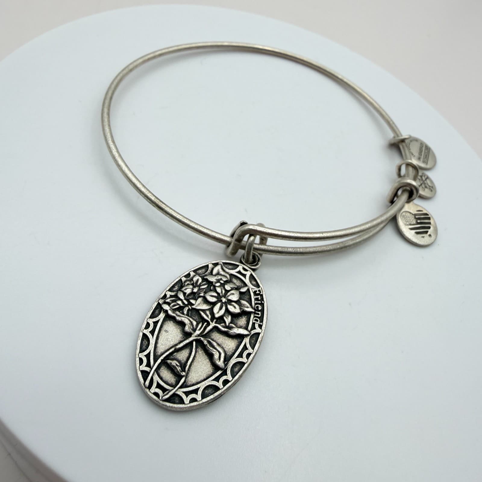 Vintage Y2K Silver Tone Friend Floral Bangle Bracelet Women's Classic Jewelry - Thumbnail 4