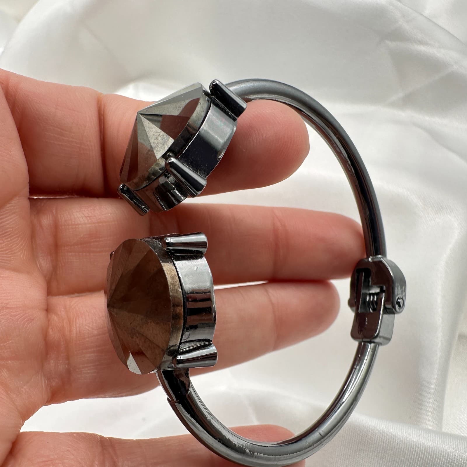 Vintage Y2K Gunmetal Tone Cuff Bracelet Women's Classic Fashion Jewelry - Thumbnail 10