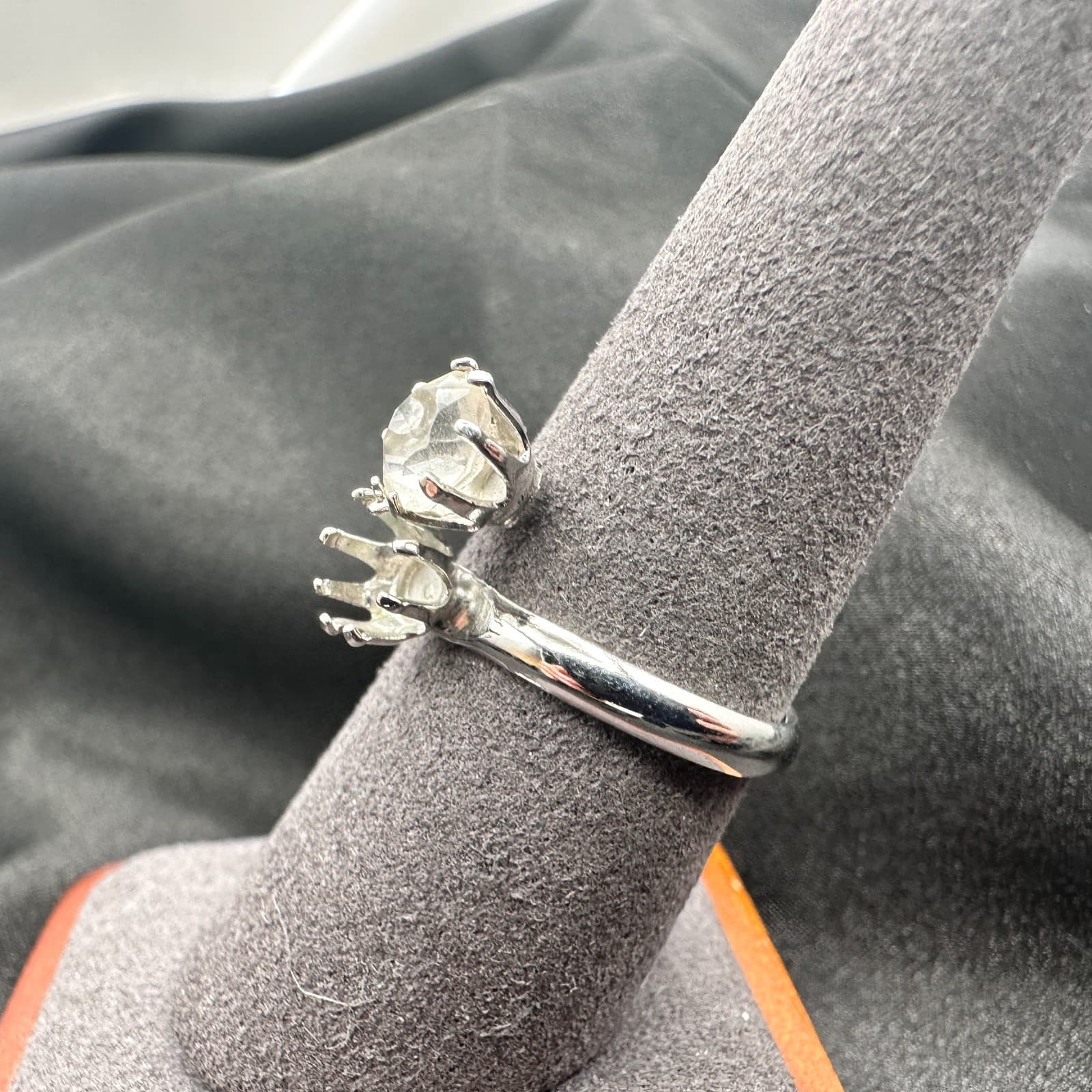 Vintage Y2K Silver Tone Clear Rhinestone Bypass Ring Women's Classic Jewelry - Thumbnail 10