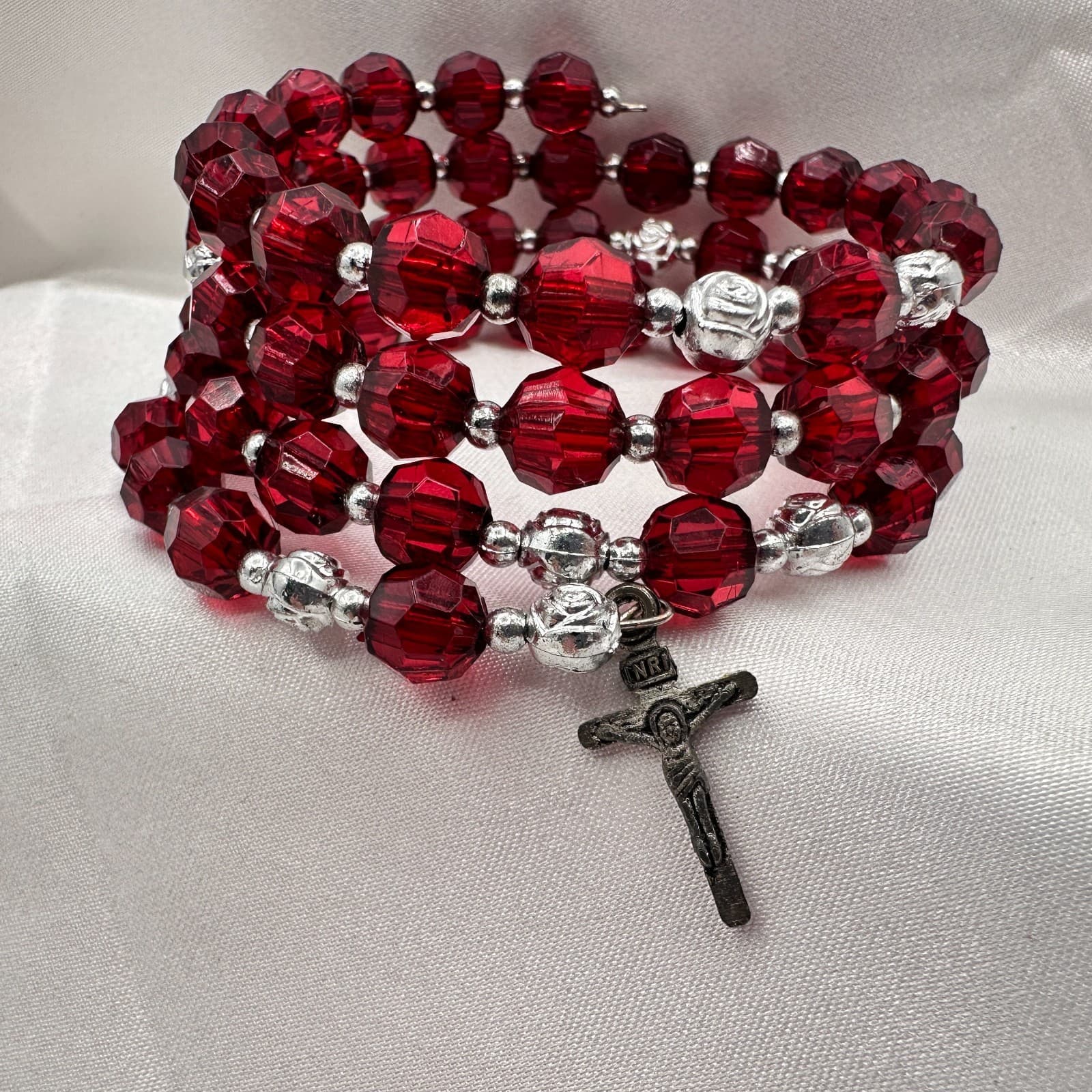 Vintage Y2K Silver Tone Crucifix Charm Beaded Memory Wire Wrap Bracelet Jewelry - Image 1