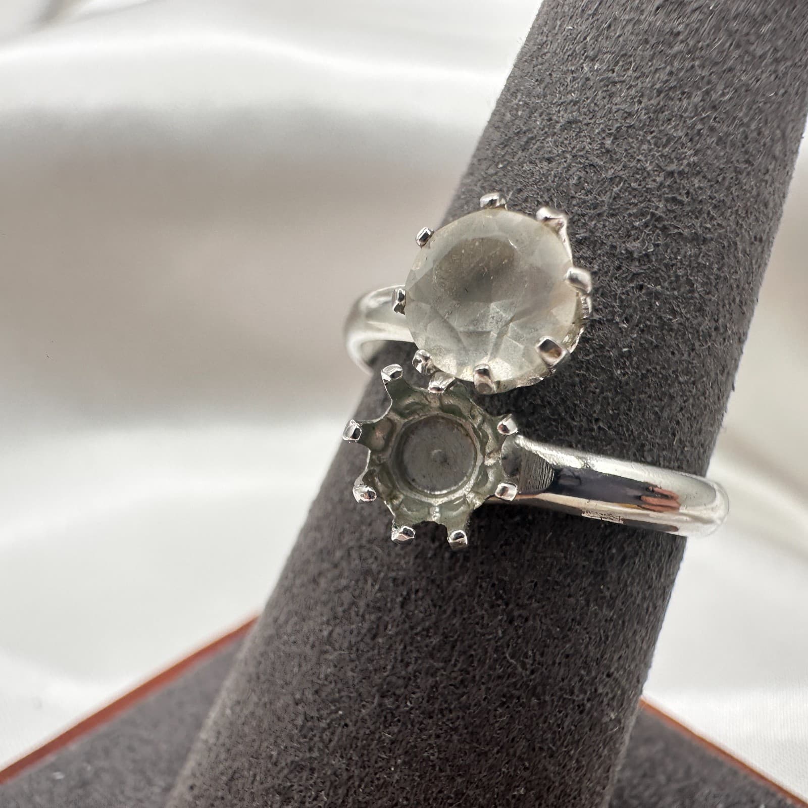 Vintage Y2K Silver Tone Clear Rhinestone Bypass Ring Women's Classic Jewelry - Thumbnail 3