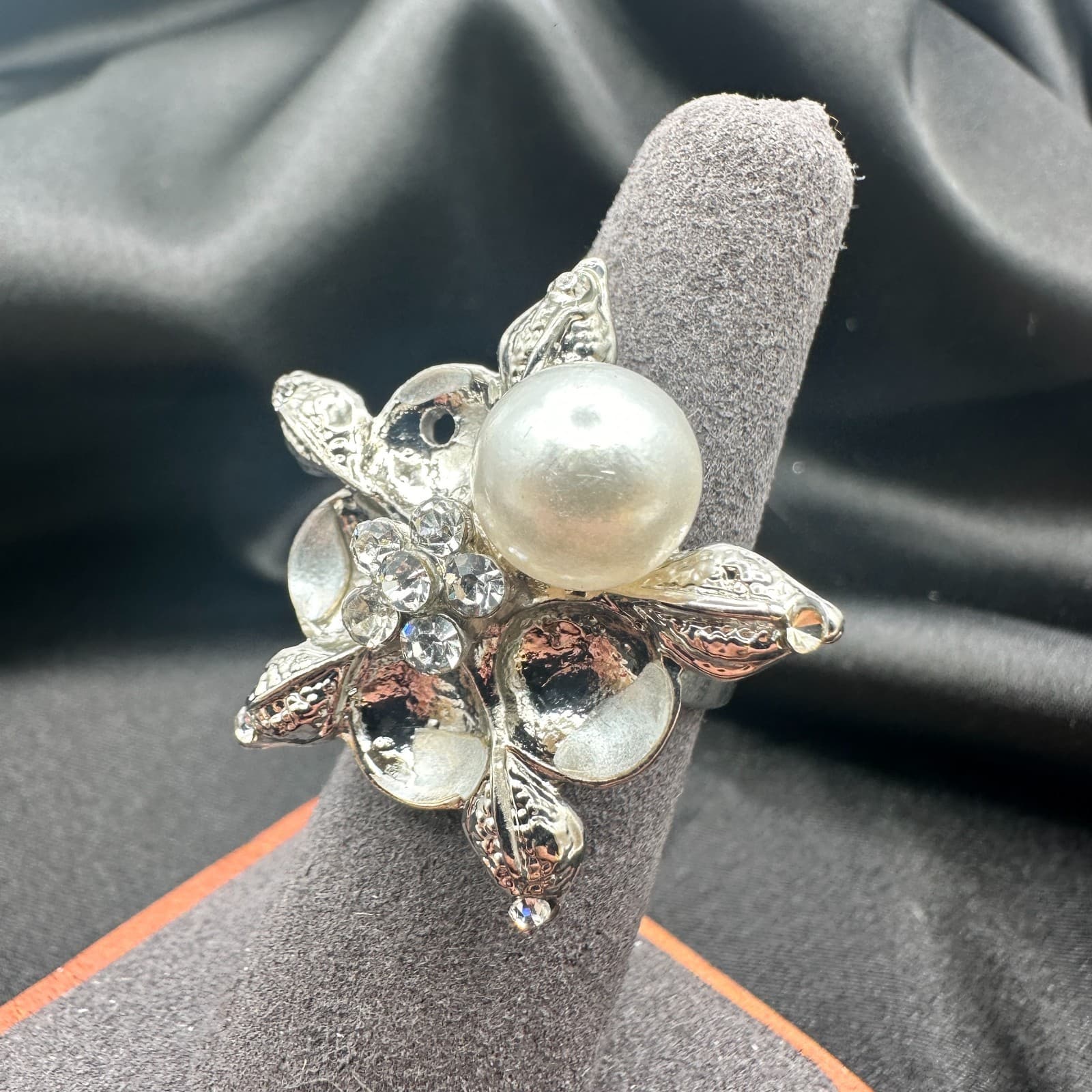 Vintage Y2K Silver Tone Floral Faux Pearl Statement Ring Women's Classic Jewelry - Thumbnail 6