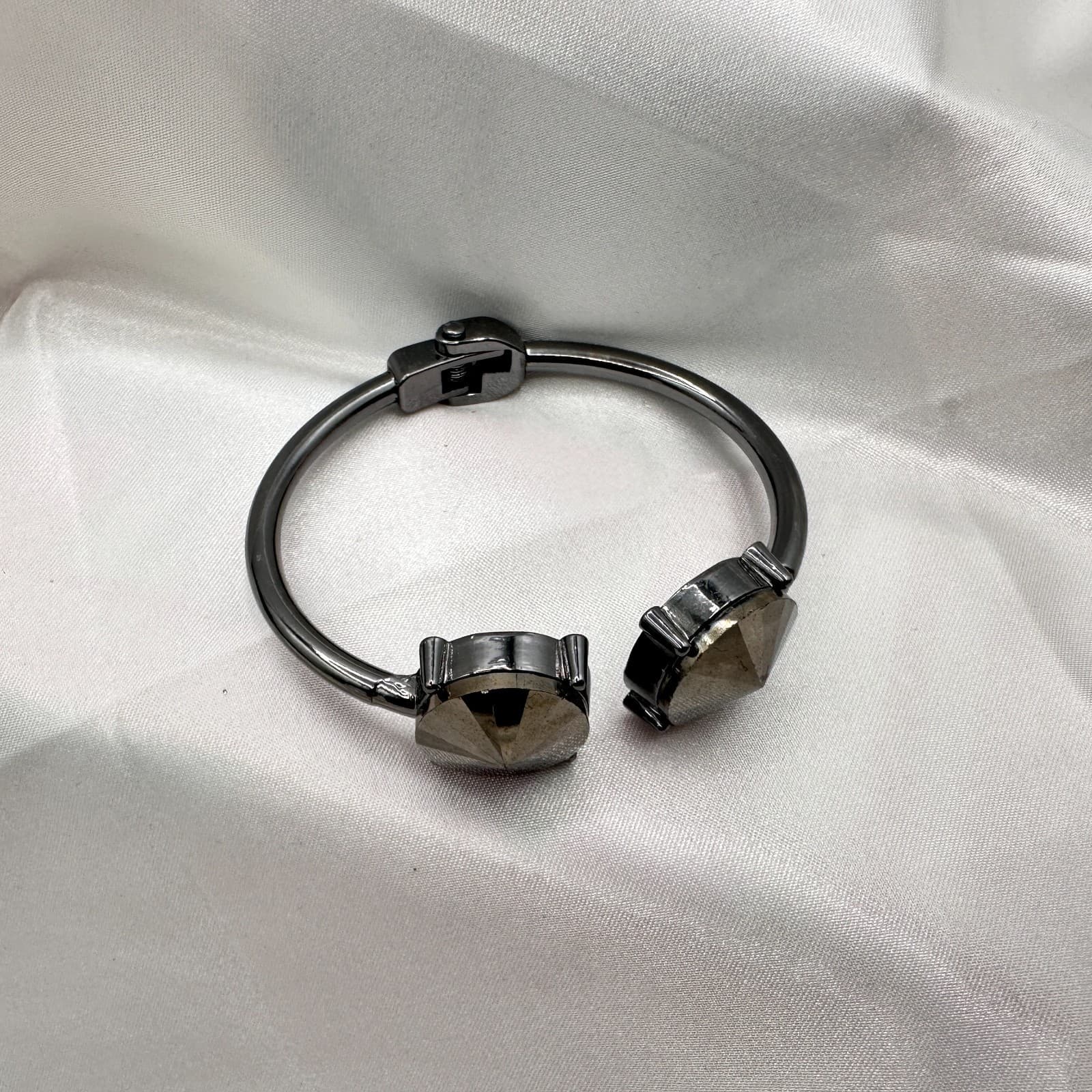 Vintage Y2K Gunmetal Tone Cuff Bracelet Women's Classic Fashion Jewelry - Thumbnail 2