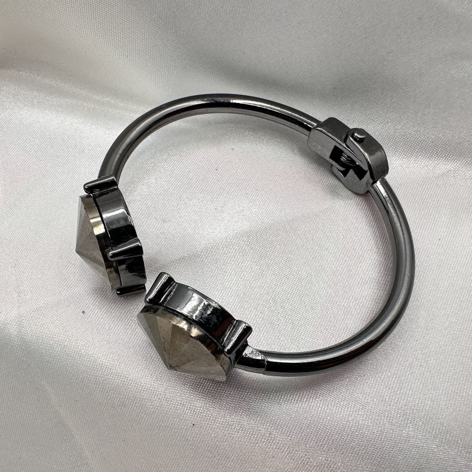 Vintage Y2K Gunmetal Tone Cuff Bracelet Women's Classic Fashion Jewelry - Thumbnail 6