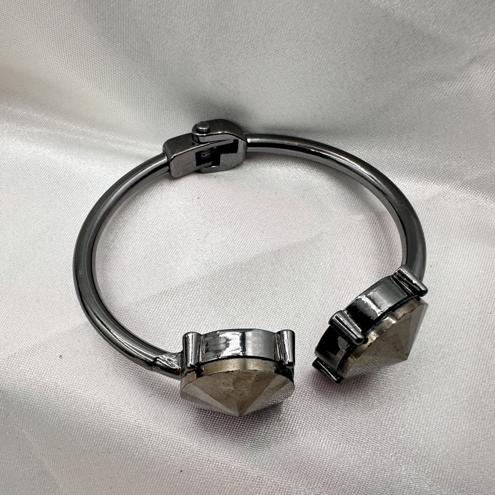 Vintage Y2K Gunmetal Tone Cuff Bracelet Women's Classic Fashion Jewelry - Thumbnail 3