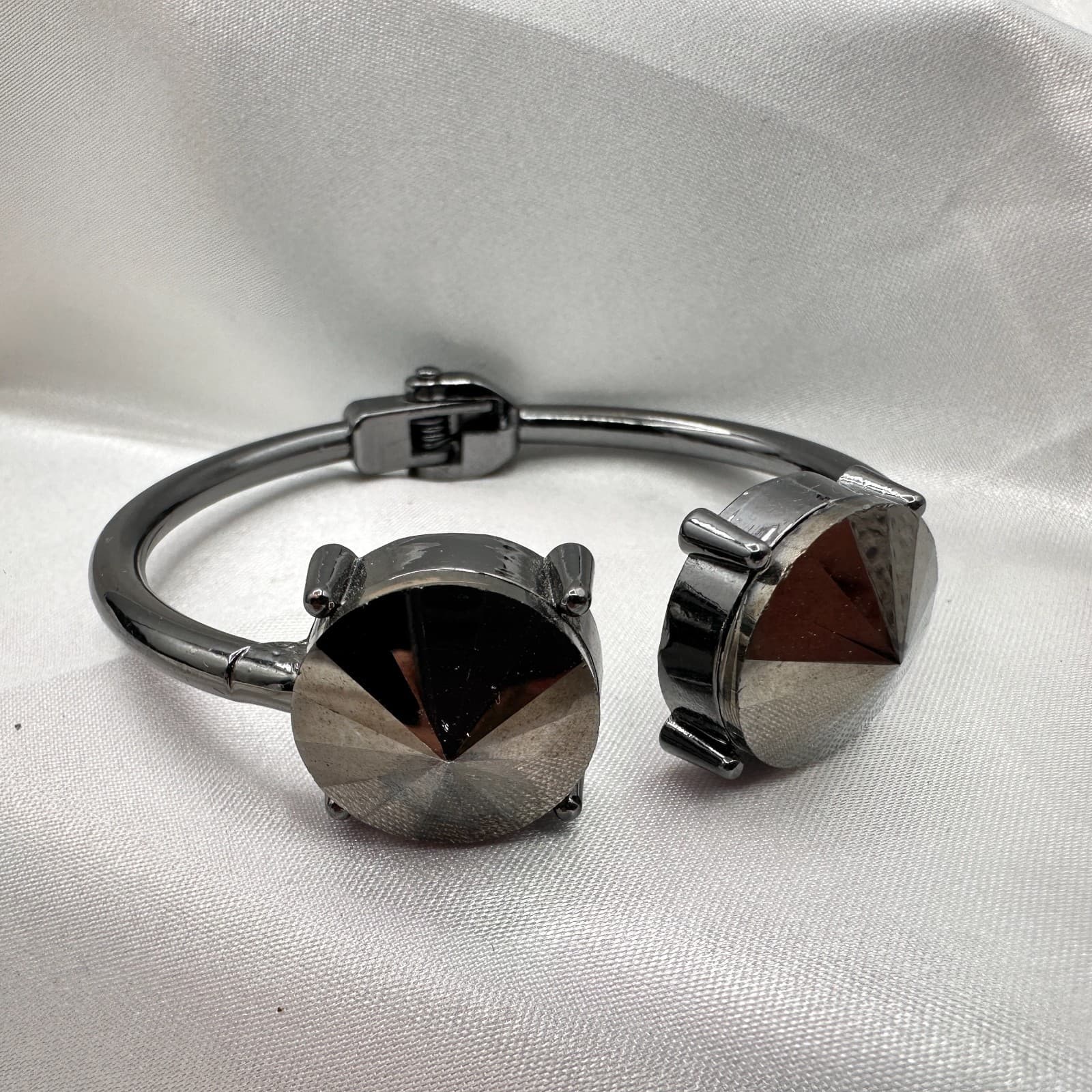 Vintage Y2K Gunmetal Tone Cuff Bracelet Women's Classic Fashion Jewelry - Image 1