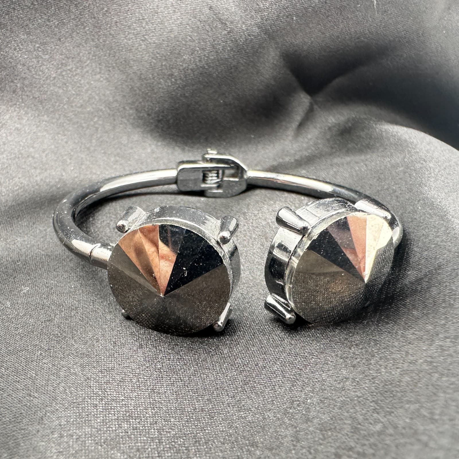 Vintage Y2K Gunmetal Tone Cuff Bracelet Women's Classic Fashion Jewelry - Thumbnail 7