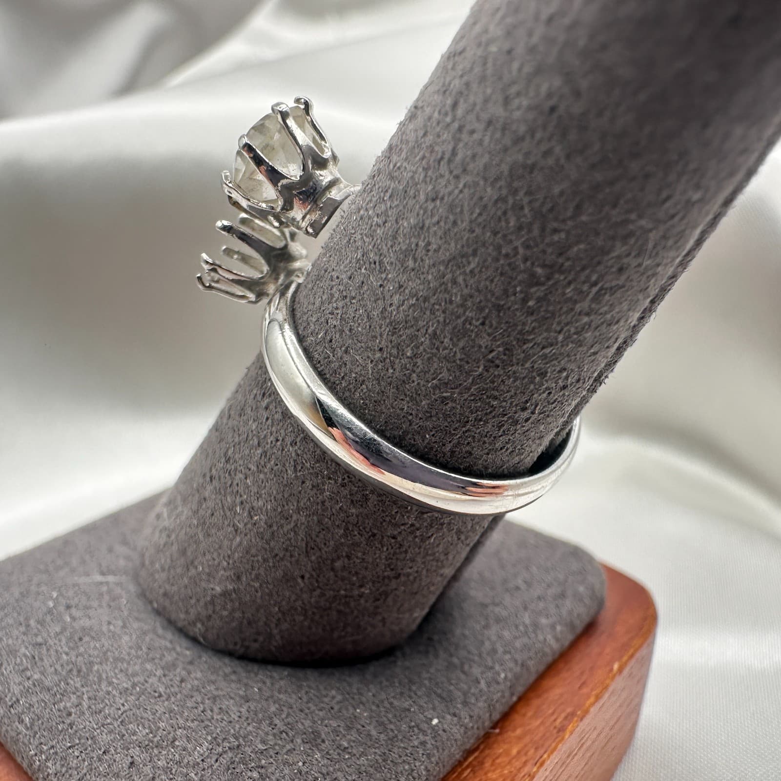 Vintage Y2K Silver Tone Clear Rhinestone Bypass Ring Women's Classic Jewelry - Thumbnail 5