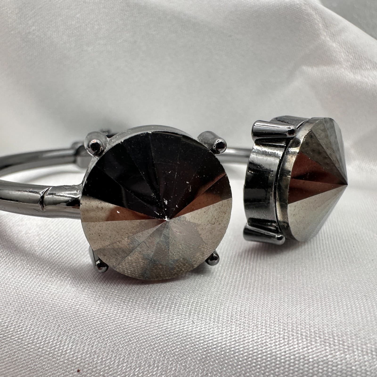 Vintage Y2K Gunmetal Tone Cuff Bracelet Women's Classic Fashion Jewelry - Thumbnail 4