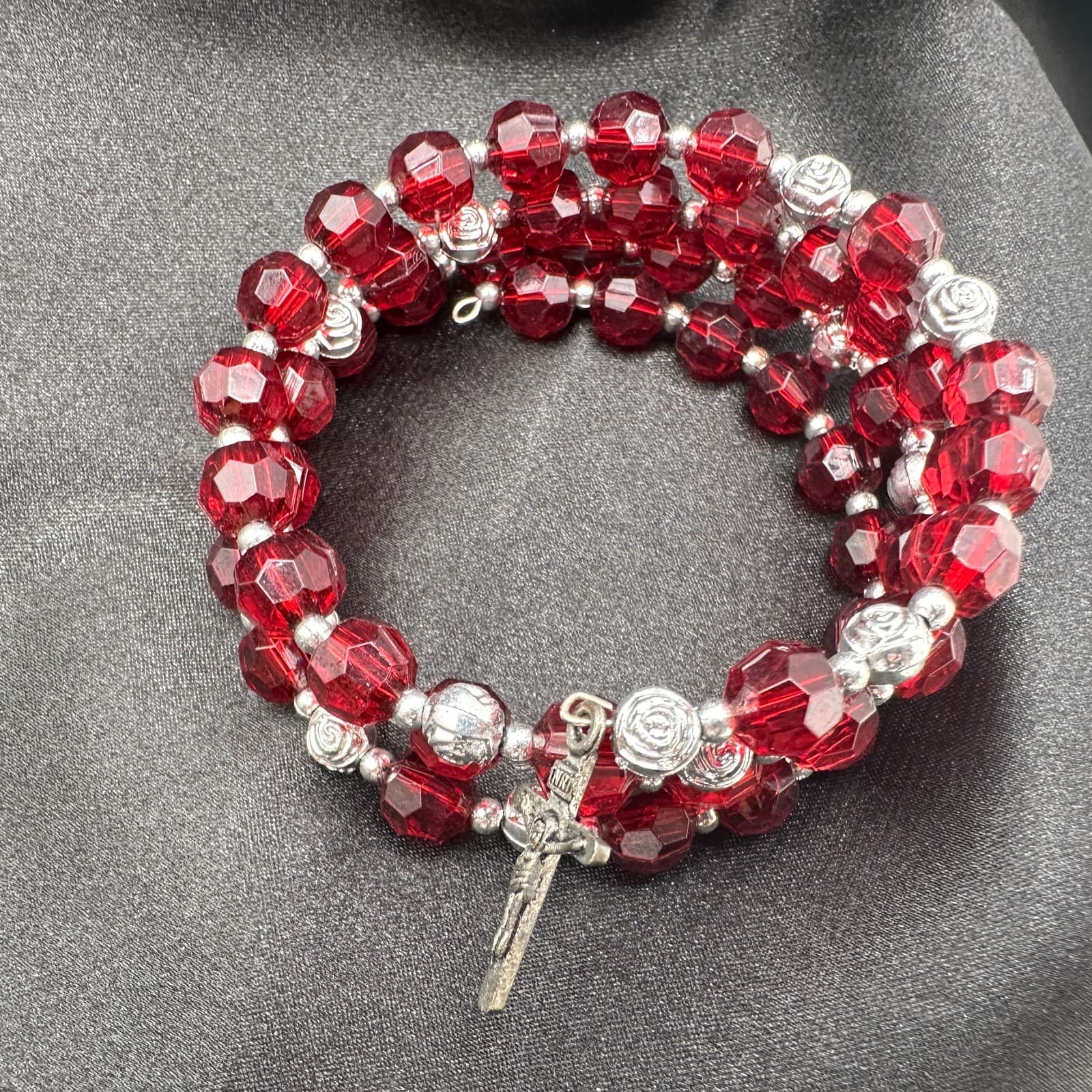 Vintage Y2K Silver Tone Crucifix Charm Beaded Memory Wire Wrap Bracelet Jewelry - Thumbnail 7