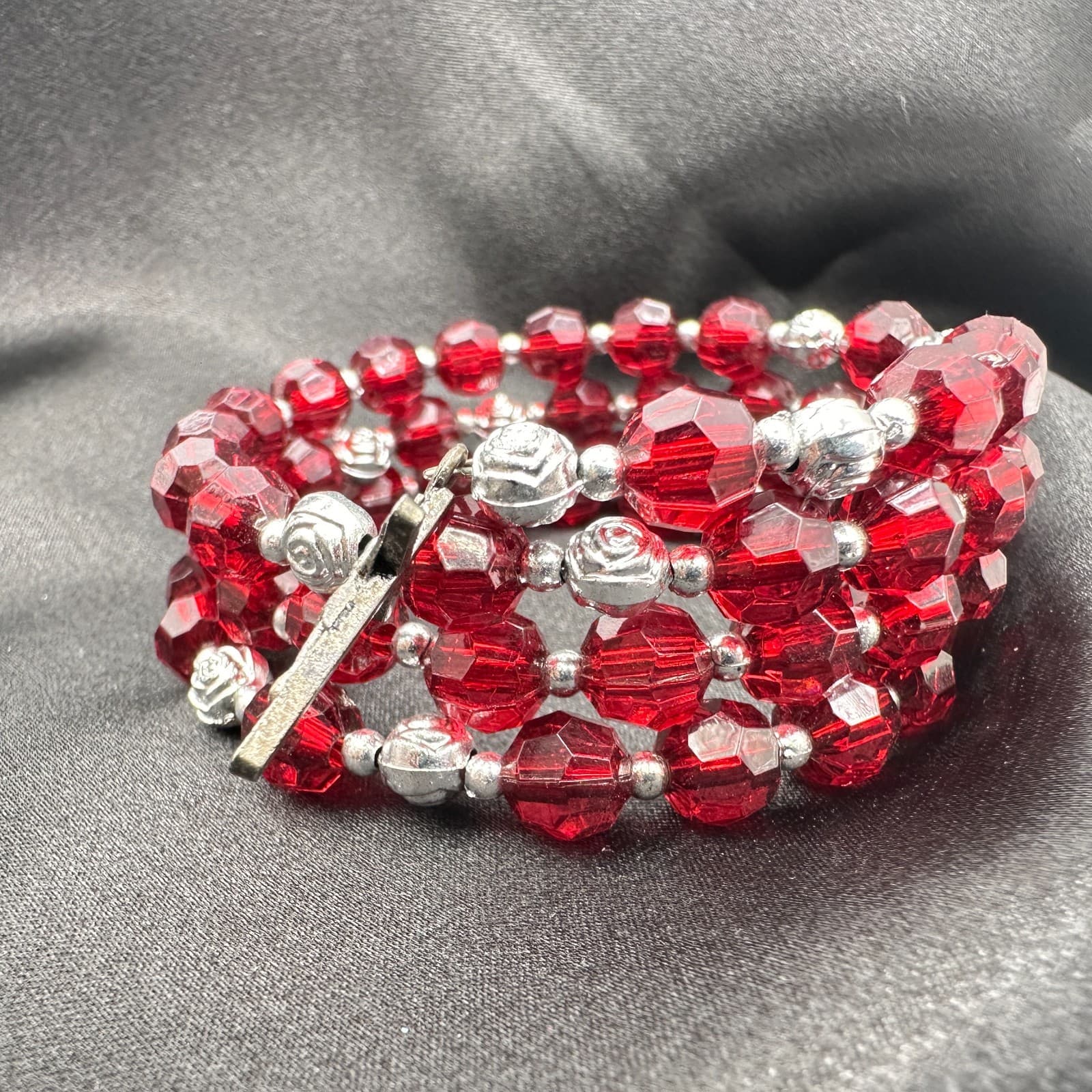 Vintage Y2K Silver Tone Crucifix Charm Beaded Memory Wire Wrap Bracelet Jewelry - Thumbnail 8