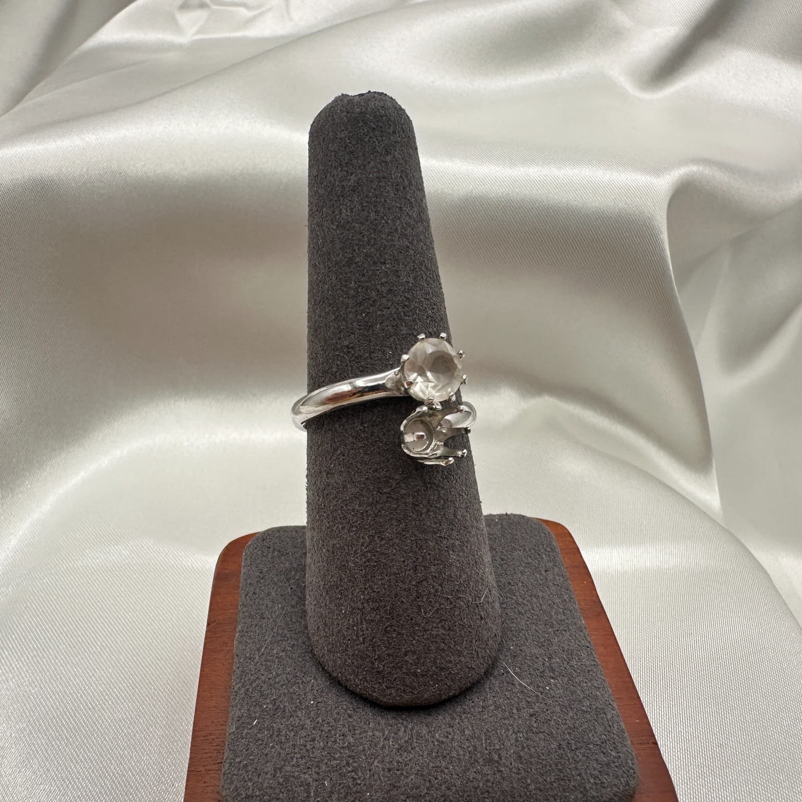 Vintage Y2K Silver Tone Clear Rhinestone Bypass Ring Women's Classic Jewelry - Thumbnail 6