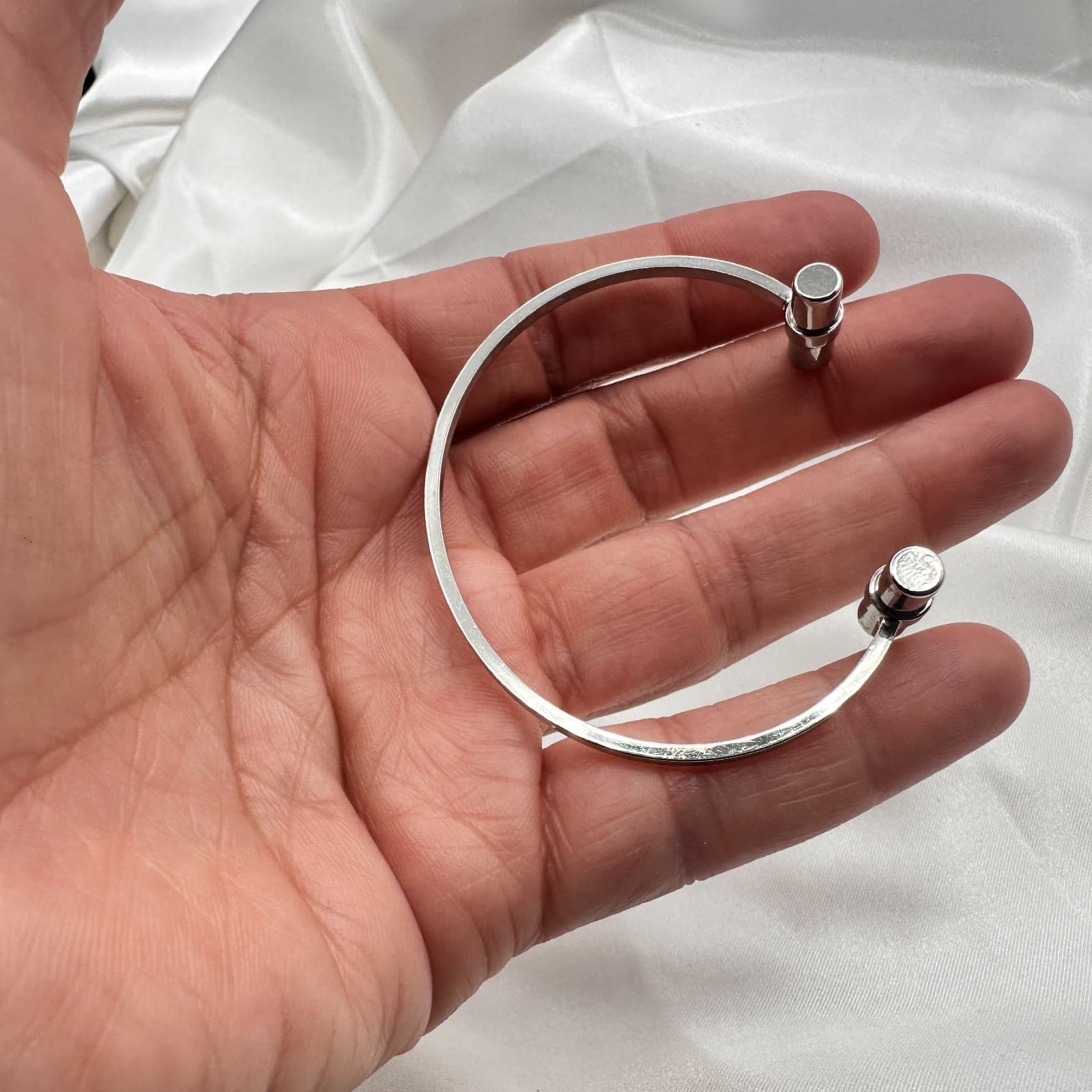 Vintage Y2K Silver Tone Cuff Bracelet Minimalist Women's Classic Jewelry - Thumbnail 8