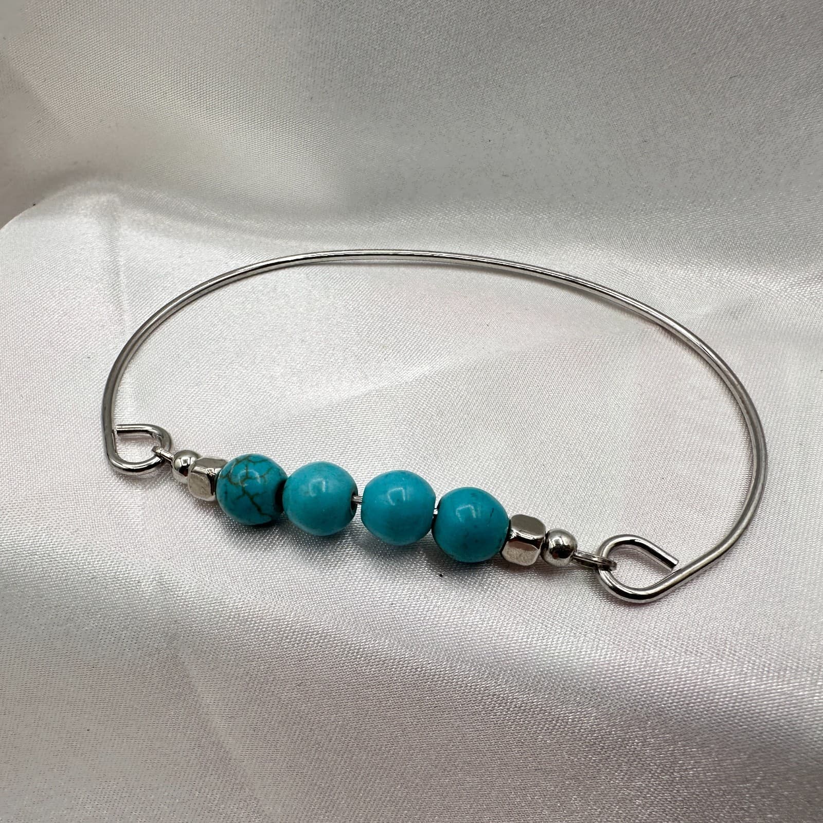 Vintage Y2K Silver Tone Turquoise Round Beaded Bracelet Women's Classic Jewelry - Image 1