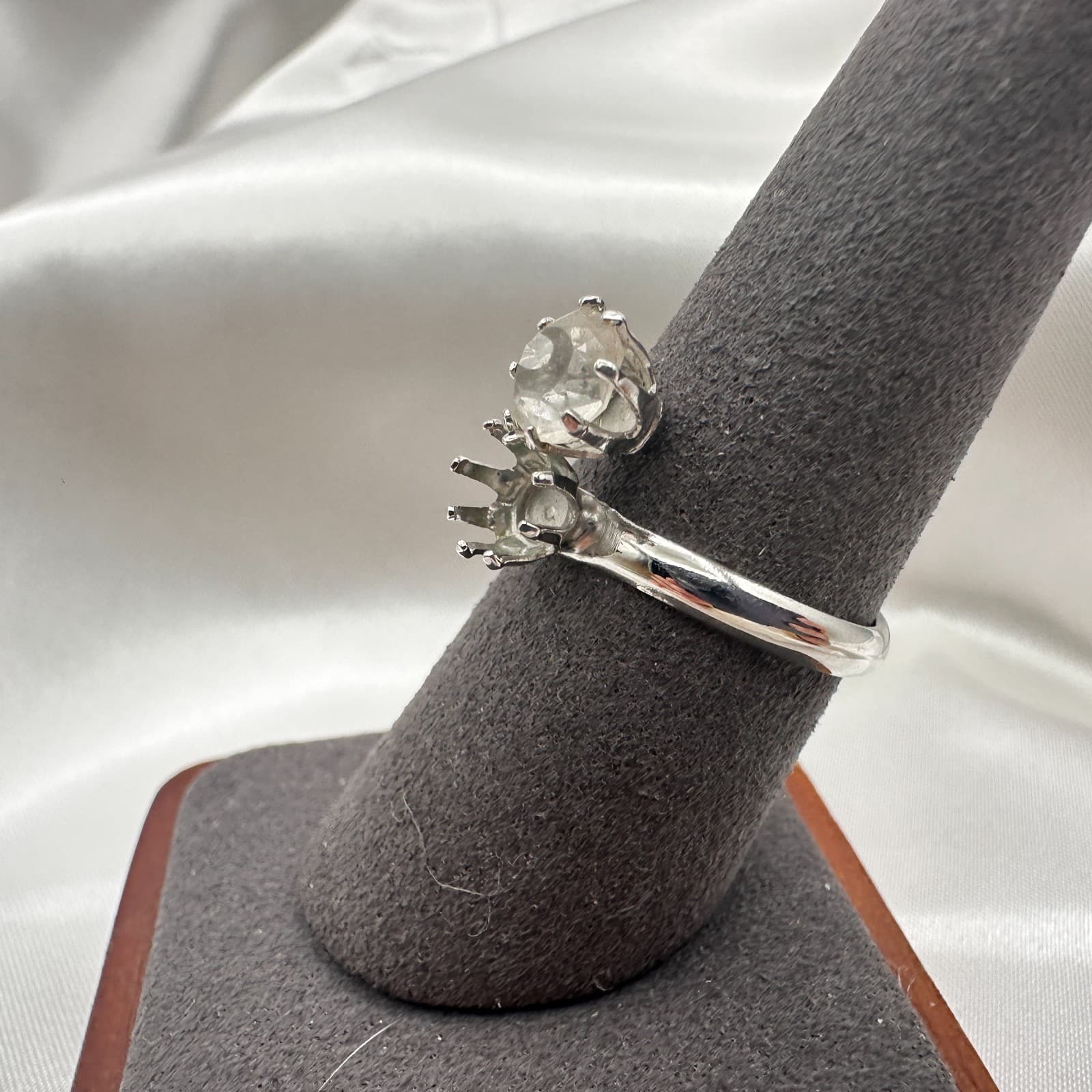 Vintage Y2K Silver Tone Clear Rhinestone Bypass Ring Women's Classic Jewelry - Thumbnail 4