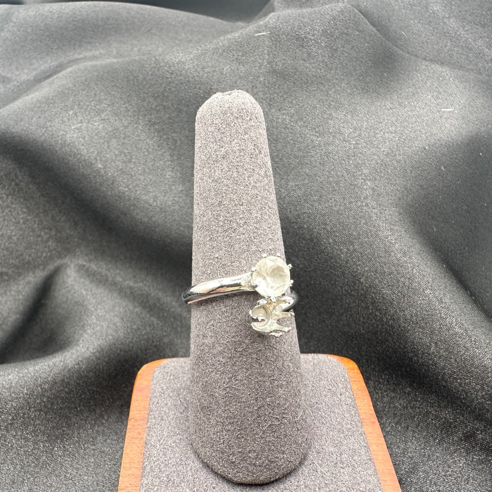 Vintage Y2K Silver Tone Clear Rhinestone Bypass Ring Women's Classic Jewelry - Thumbnail 8