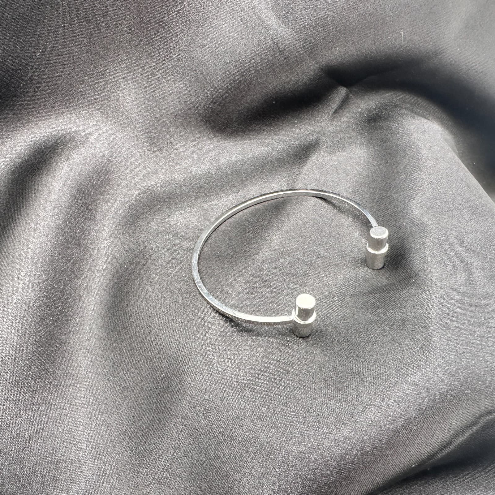 Vintage Y2K Silver Tone Cuff Bracelet Minimalist Women's Classic Jewelry - Thumbnail 7