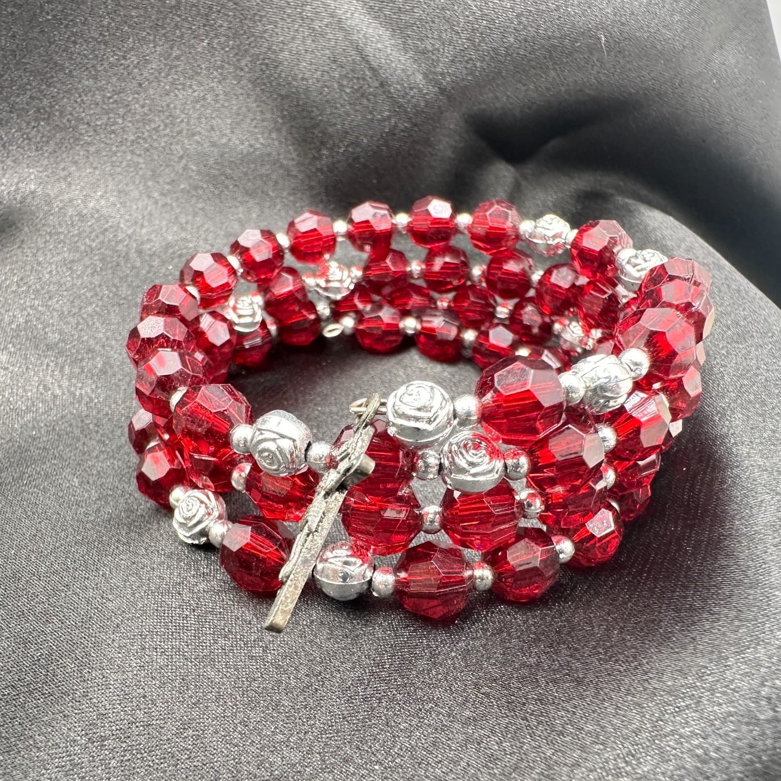 Vintage Y2K Silver Tone Crucifix Charm Beaded Memory Wire Wrap Bracelet Jewelry - Thumbnail 6