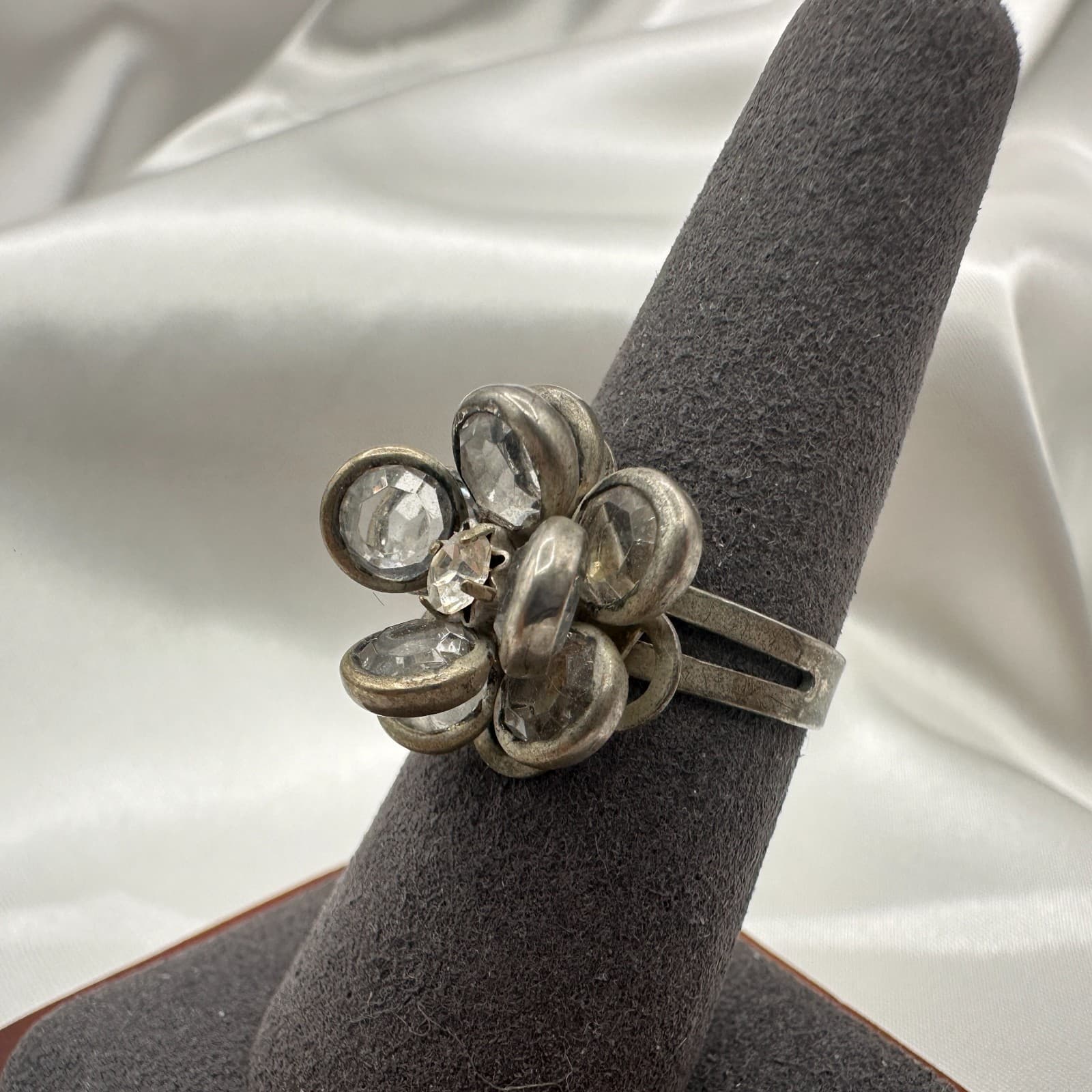 Vintage Y2K Silver Tone Floral Clear Rhinestone Ring Statement Women's Jewelry - Thumbnail 4