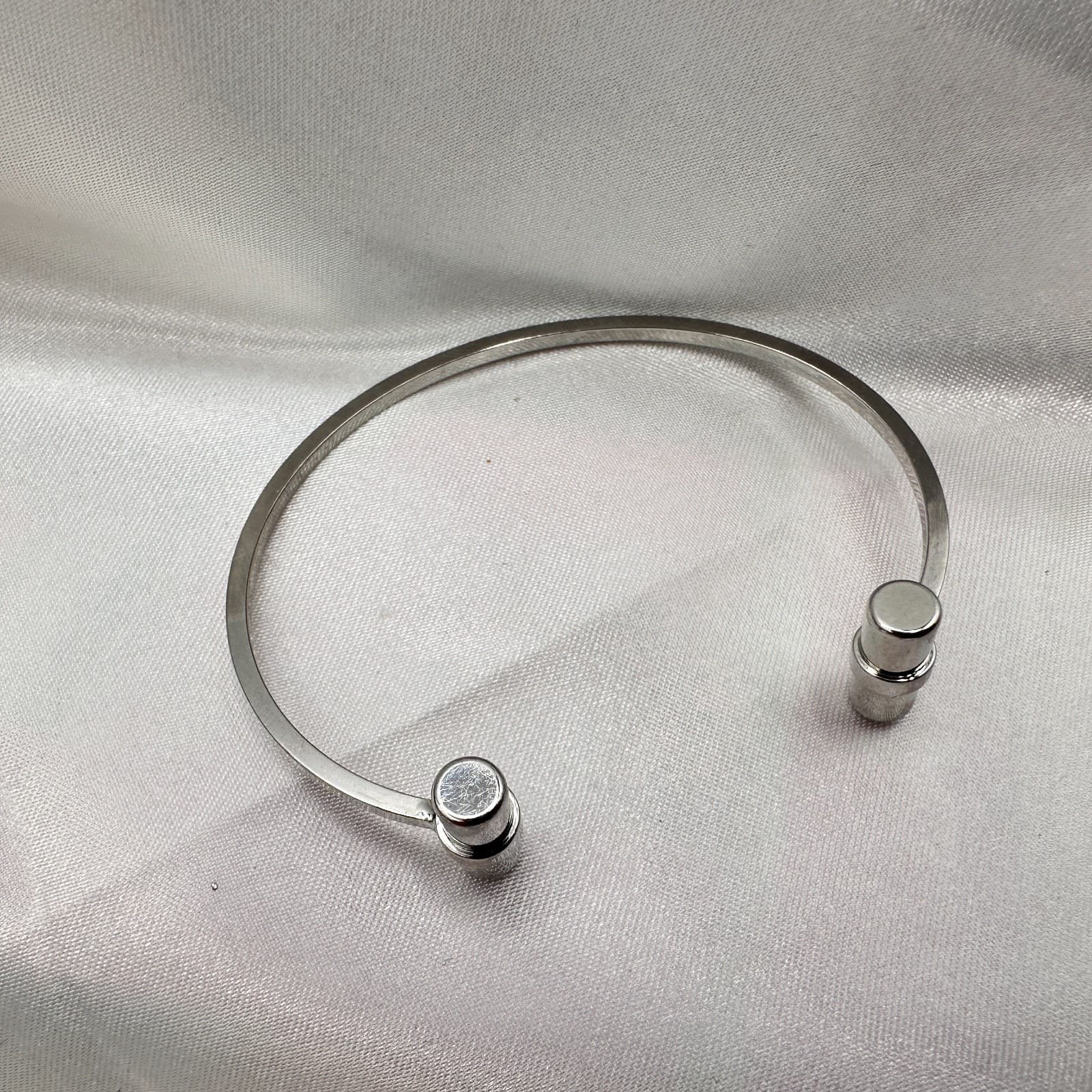 Vintage Y2K Silver Tone Cuff Bracelet Minimalist Women's Classic Jewelry - Thumbnail 4