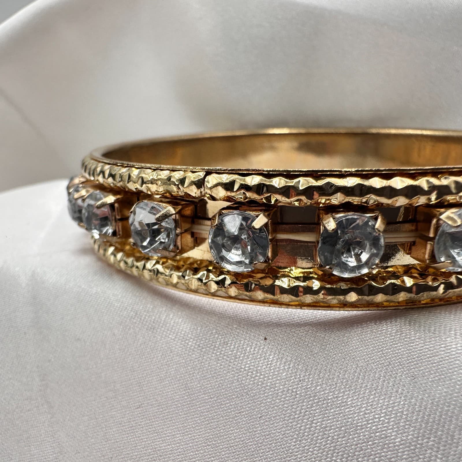 Vintage Y2K Gold tone Rhinestone Bracelet Women's Classic Fashion Jewelry - Thumbnail 3