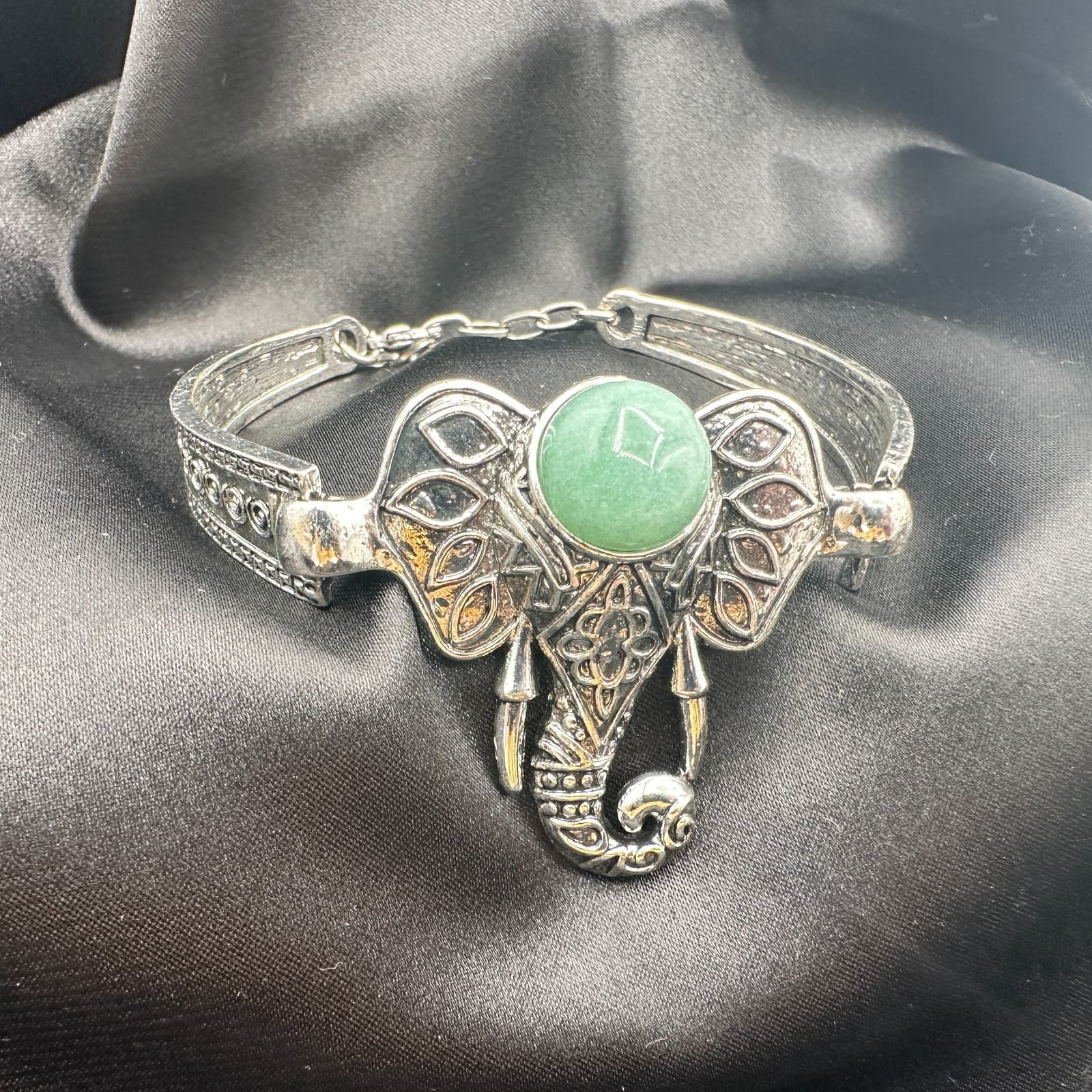Vintage 90s Silver Tone Green Aventurine Cabochon Elephant Cuff Bracelet Jewelry - Thumbnail 5