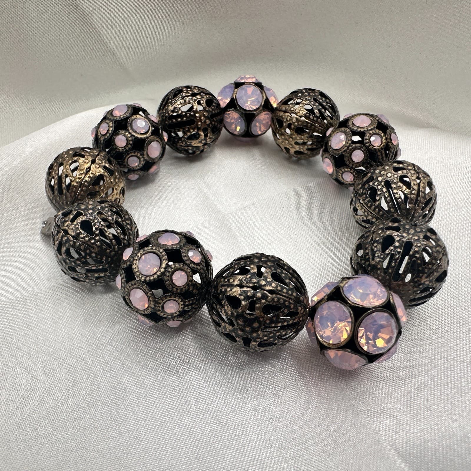 Vintage Y2K Pink Glass Brass Tone Filigree Beaded Stretch Bracelet Jewelry - Image 1