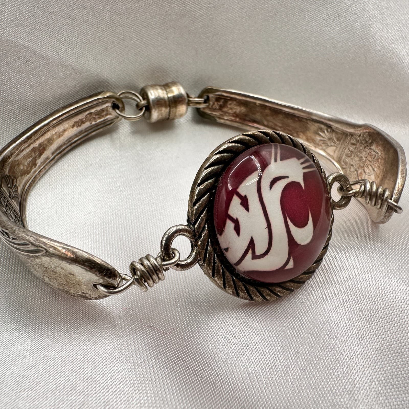 Vintage Y2K Red Glass WSU Cougars Logo Spoon Handle Bracelet Silver Tone Jewelry - Thumbnail 6