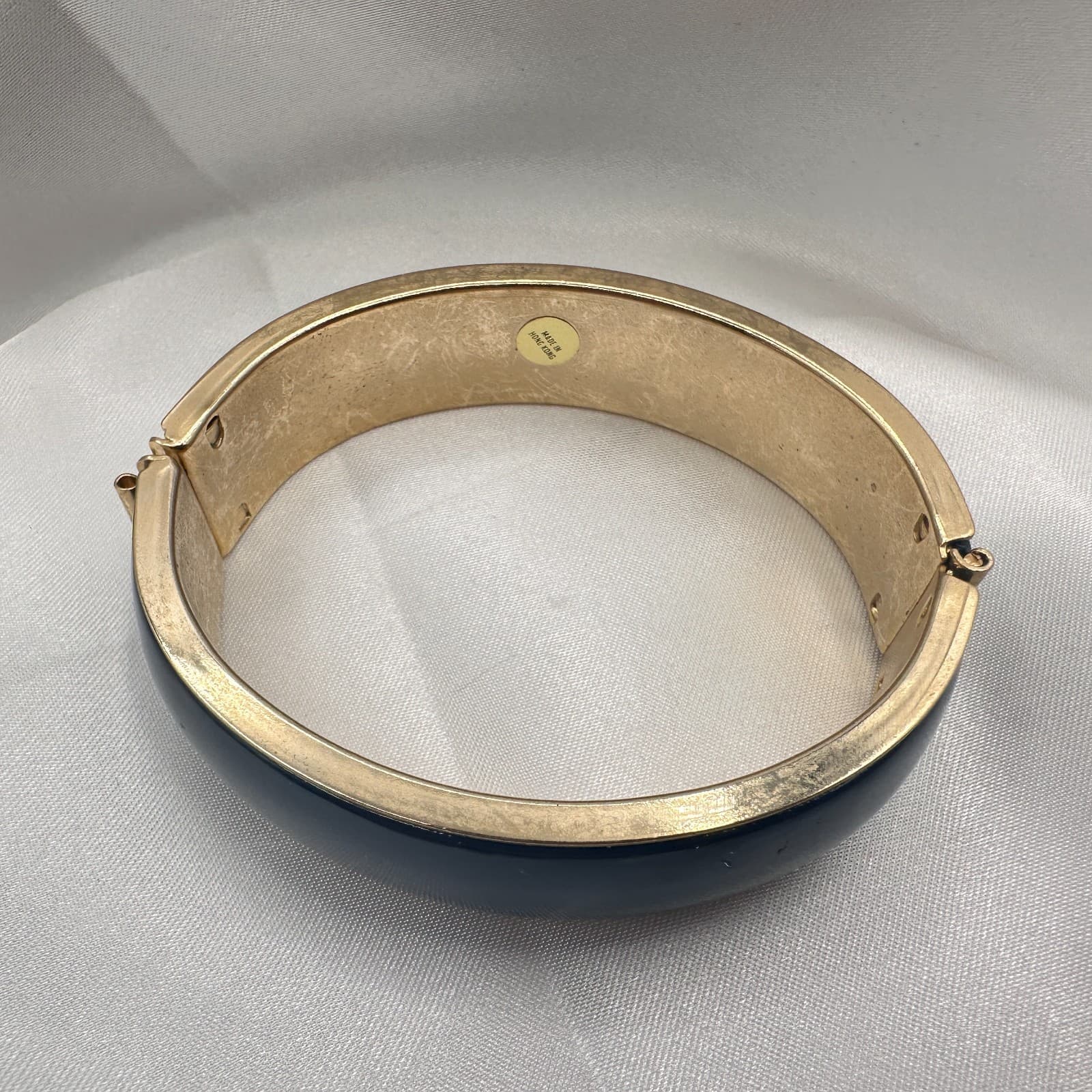 Vintage Y2K Navy Enamel Hinge Clasp Wide Bangle Bracelet Gold Tone Jewelry - Thumbnail 4