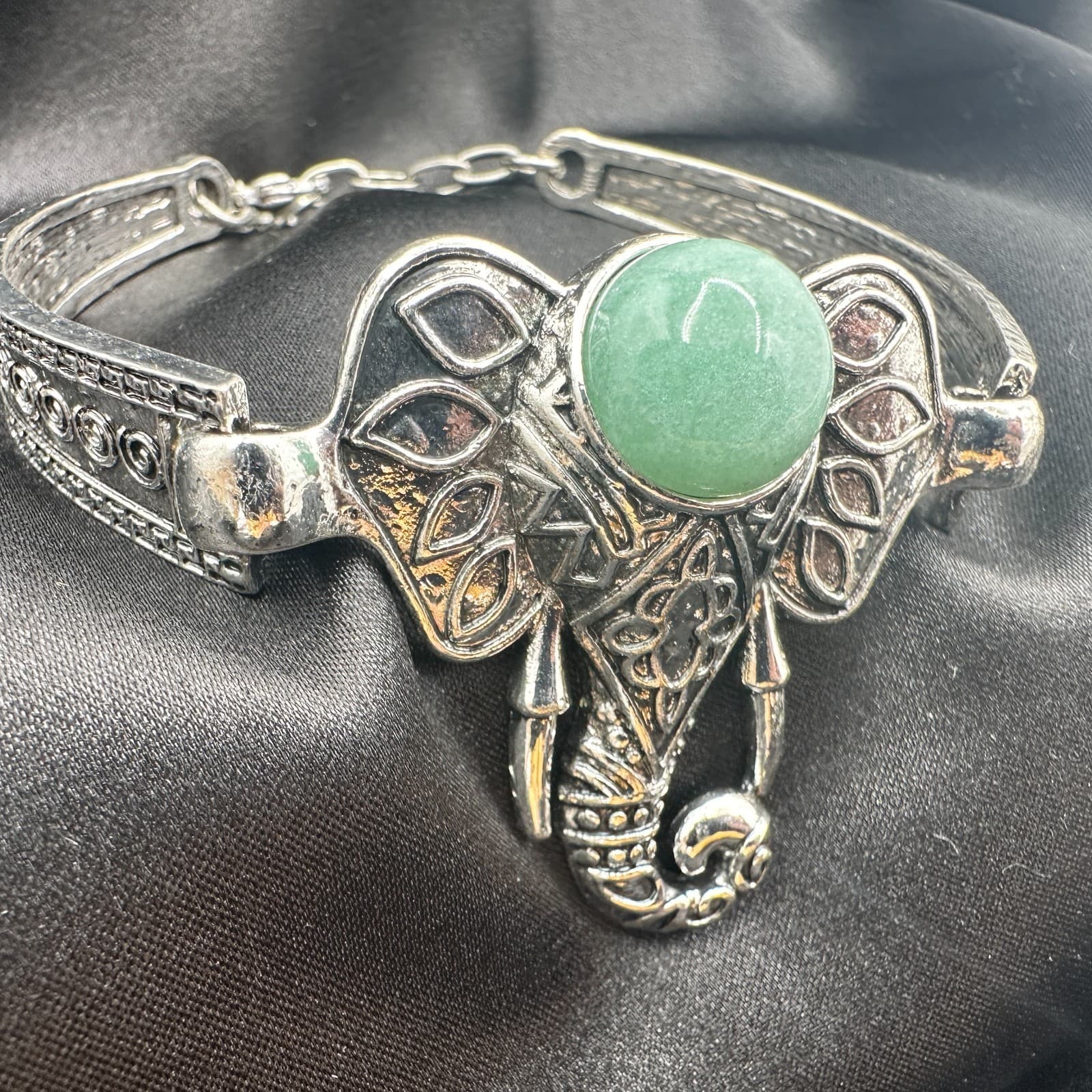 Vintage 90s Silver Tone Green Aventurine Cabochon Elephant Cuff Bracelet Jewelry - Thumbnail 7
