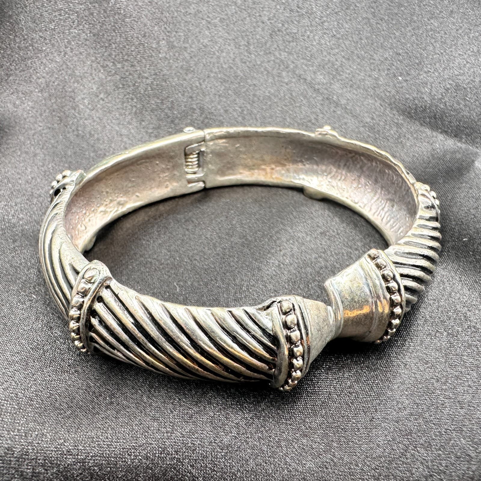 Vintage 90s Silver Tone Twisted Cable Bypass Hinged Bangle Bracelet Jewelry - Thumbnail 8