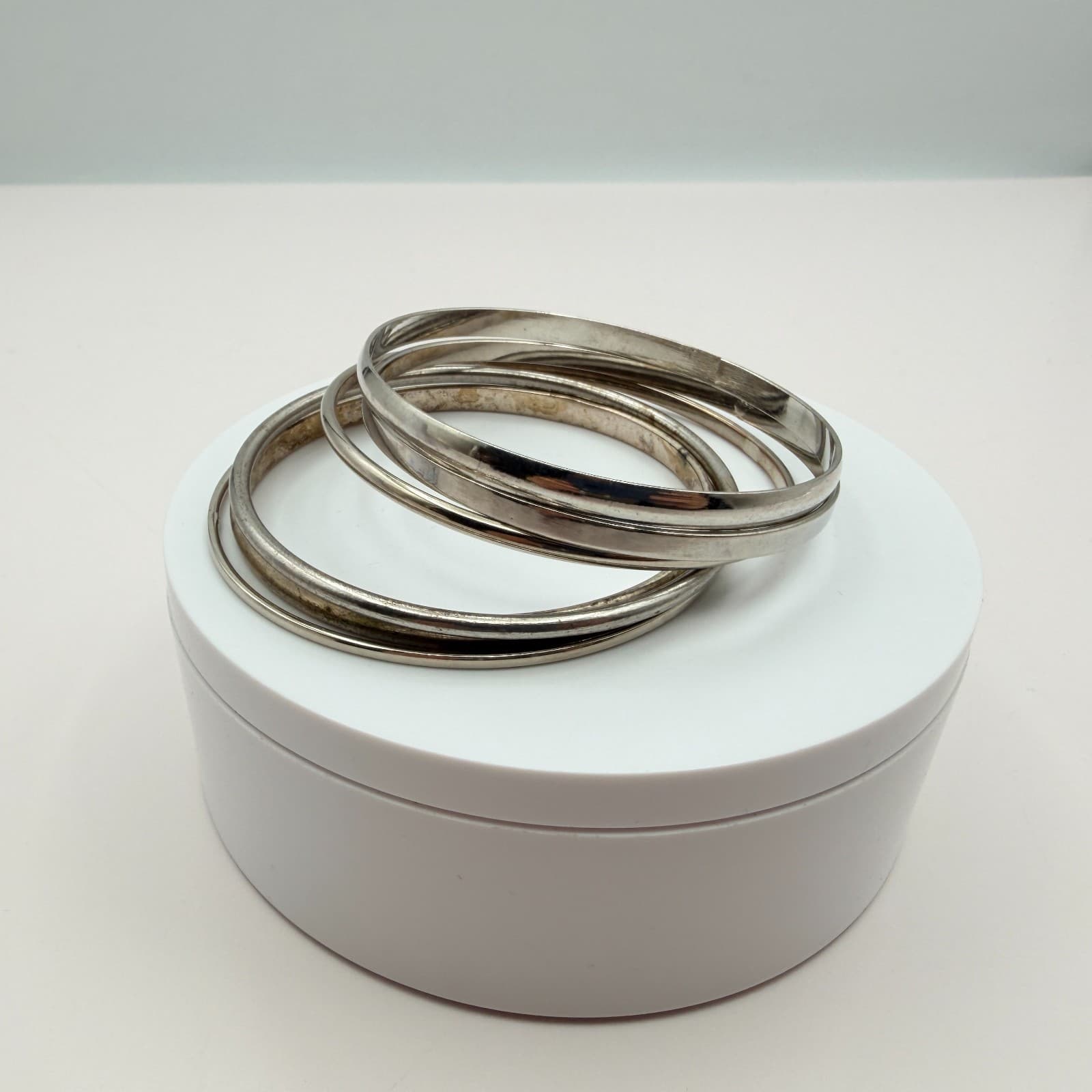 Vintage 90s Silver Tone Minimalist Bangles Set Women's Classic Fashion Jewelry - Thumbnail 3