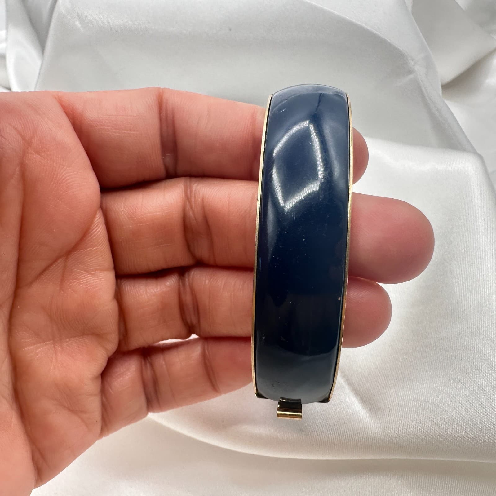Vintage Y2K Navy Enamel Hinge Clasp Wide Bangle Bracelet Gold Tone Jewelry - Thumbnail 8