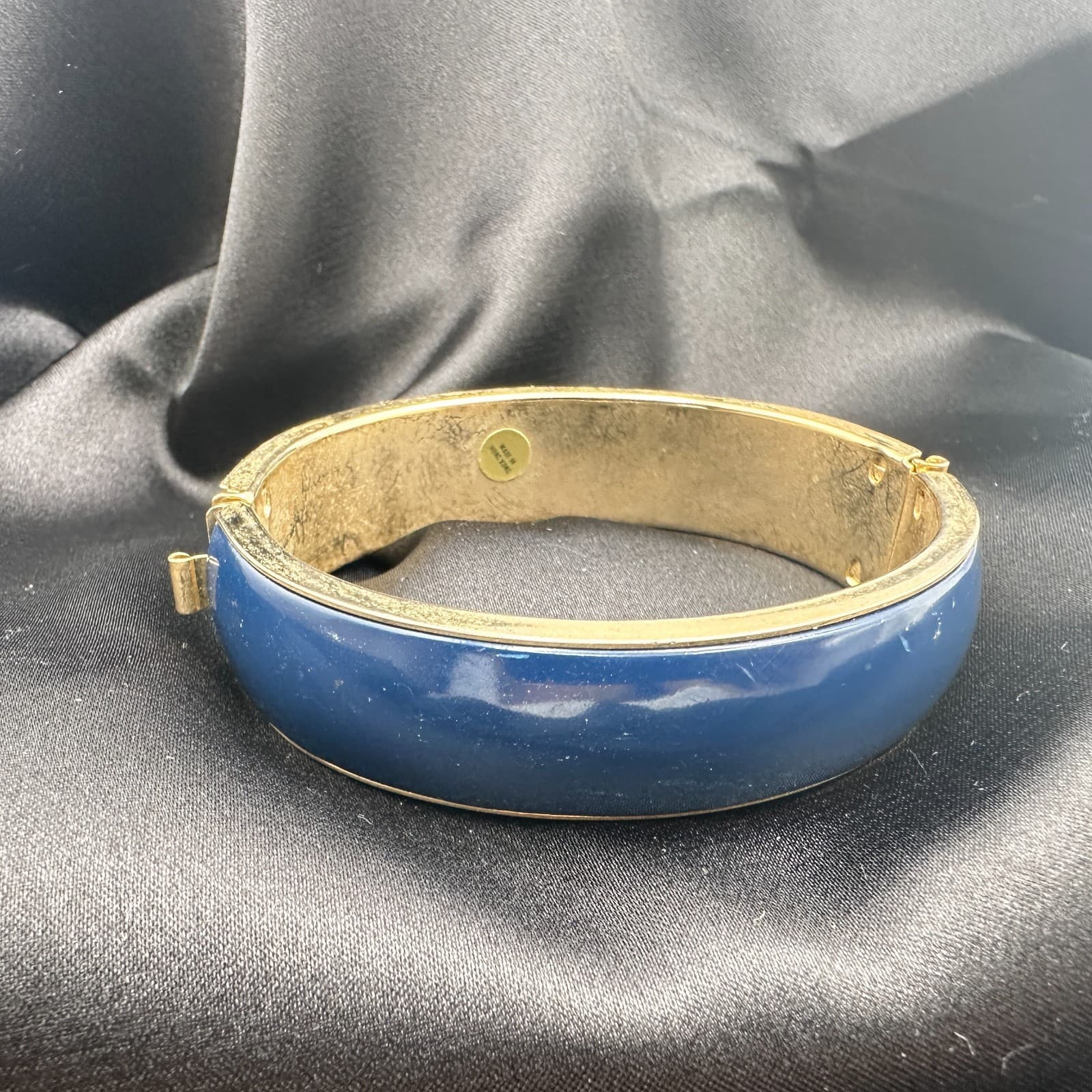 Vintage Y2K Navy Enamel Hinge Clasp Wide Bangle Bracelet Gold Tone Jewelry - Thumbnail 6