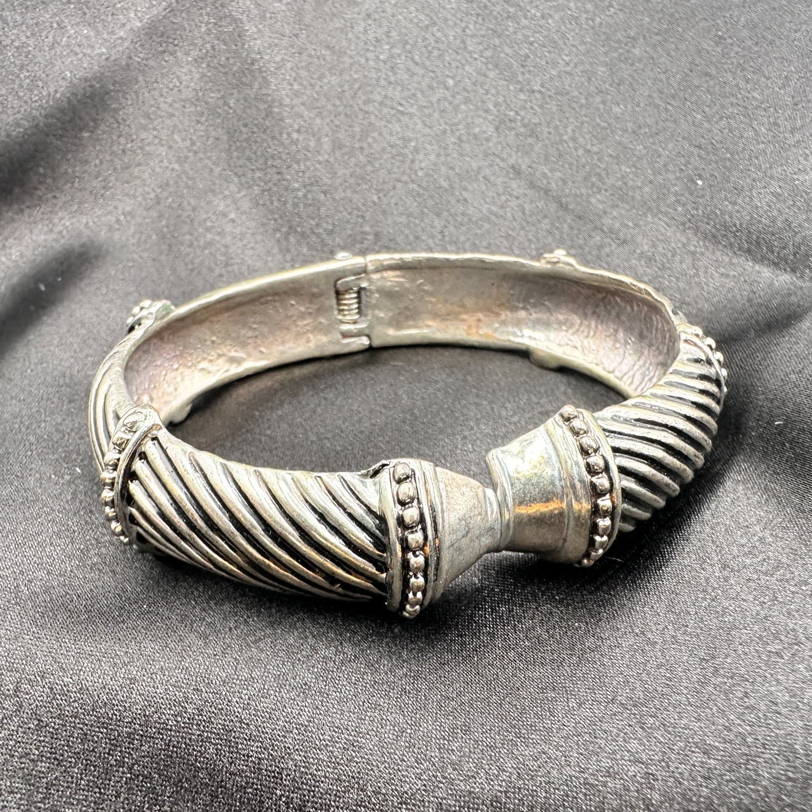 Vintage 90s Silver Tone Twisted Cable Bypass Hinged Bangle Bracelet Jewelry - Thumbnail 6