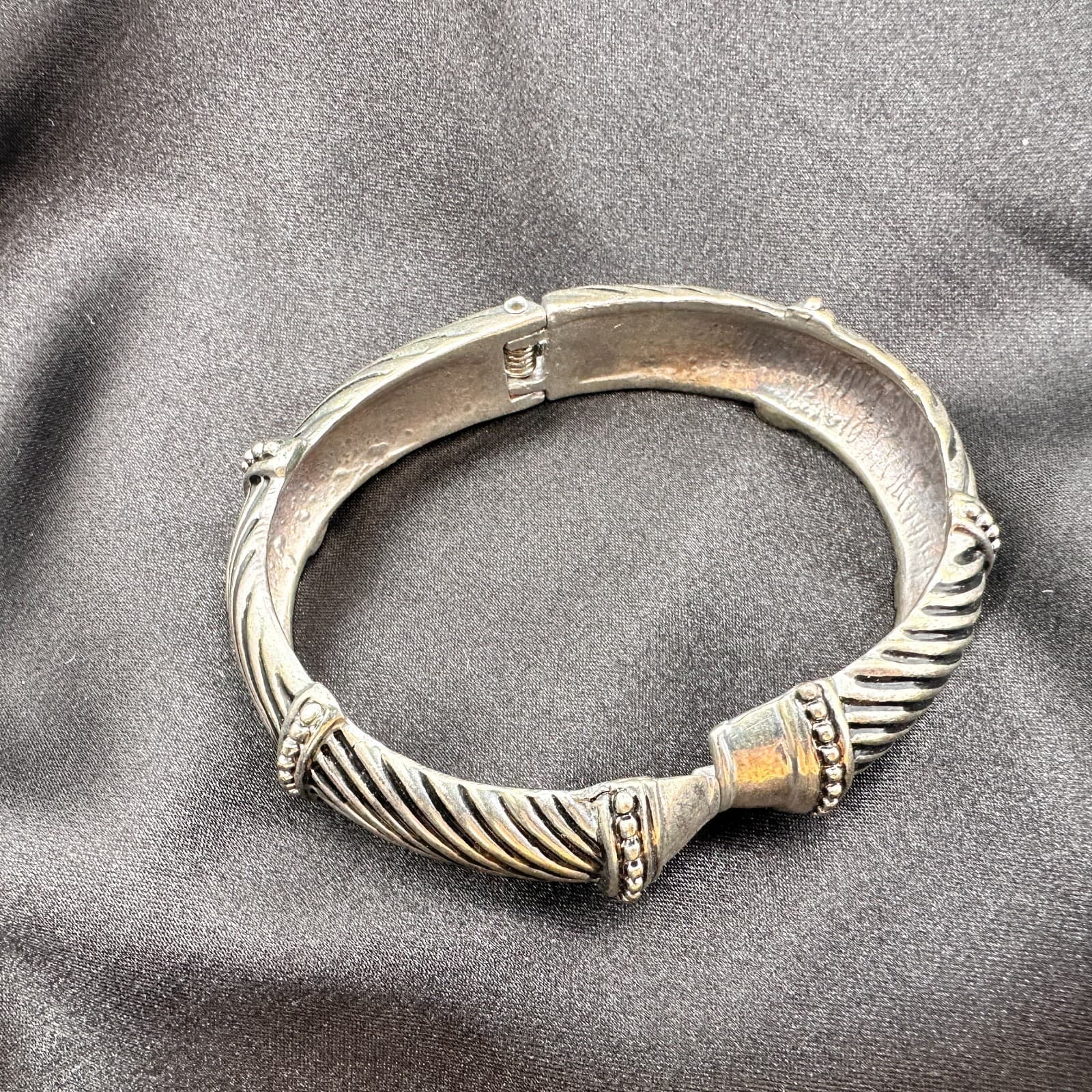 Vintage 90s Silver Tone Twisted Cable Bypass Hinged Bangle Bracelet Jewelry - Thumbnail 7