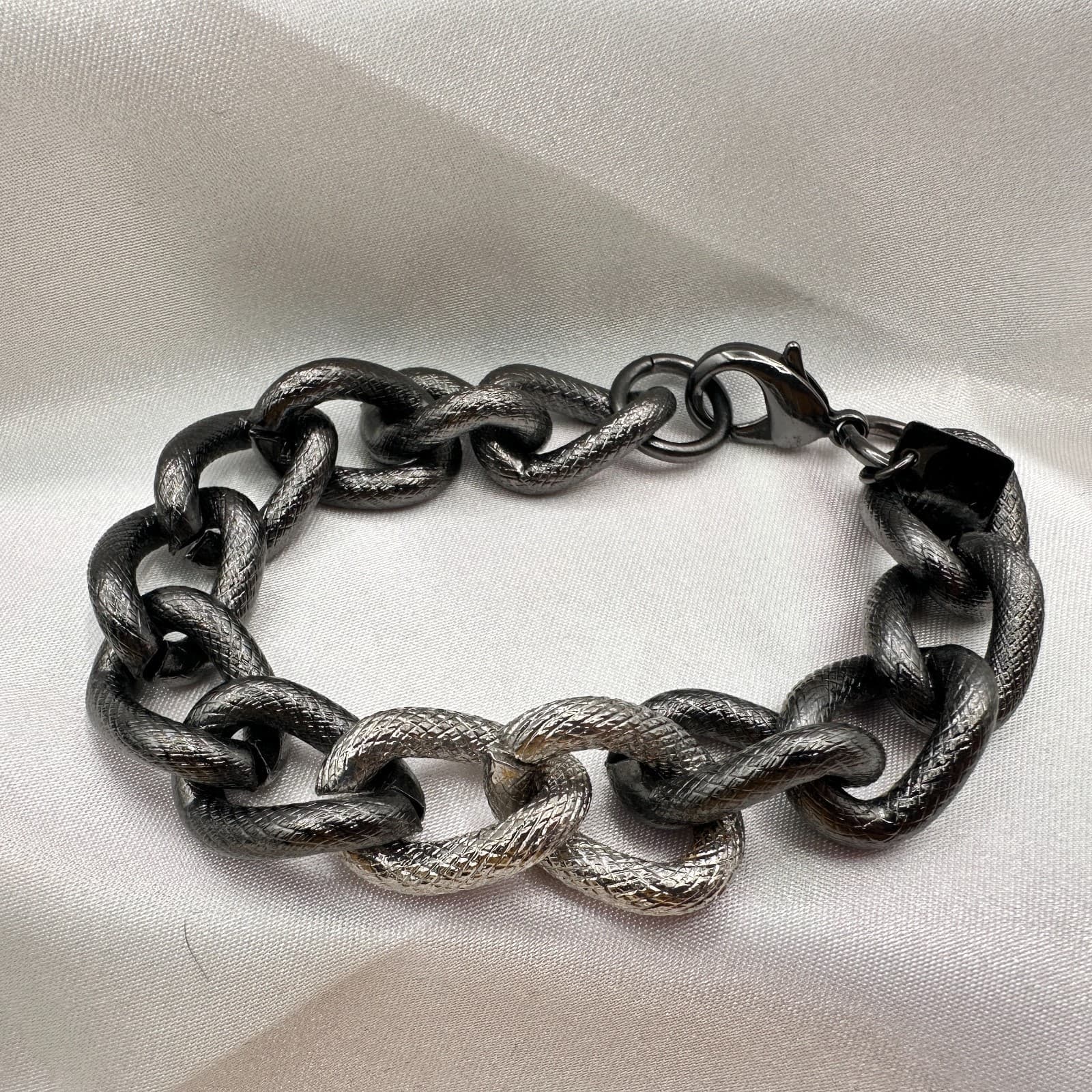 Vintage 90s Silver Tone Gunmetal Link Bracelet Textured Chain Fashion Jewelry - Image 1