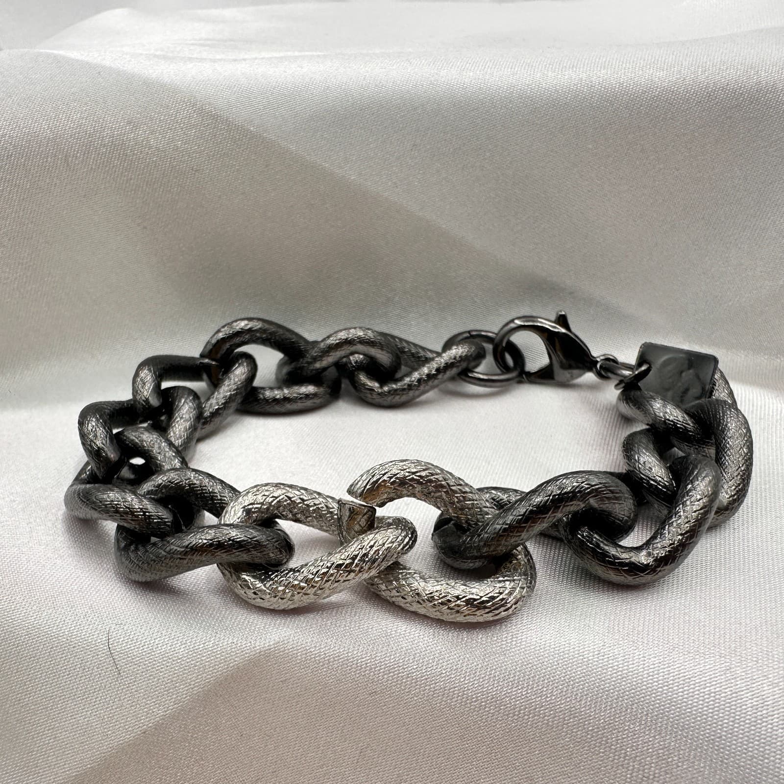 Vintage 90s Silver Tone Gunmetal Link Bracelet Textured Chain Fashion Jewelry - Thumbnail 6