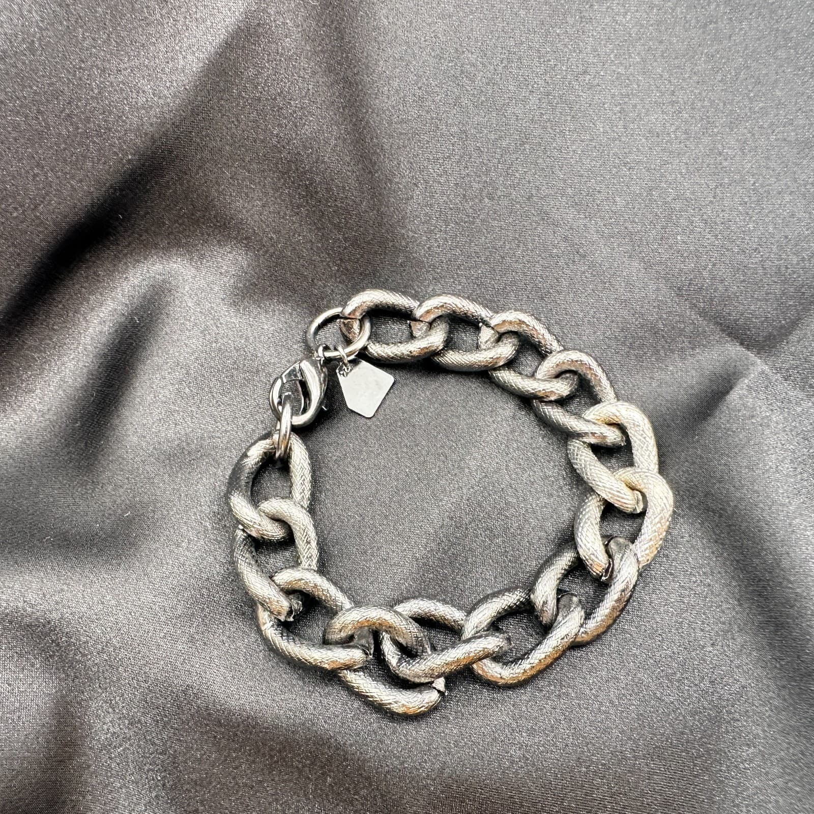 Vintage 90s Silver Tone Gunmetal Link Bracelet Textured Chain Fashion Jewelry - Thumbnail 4