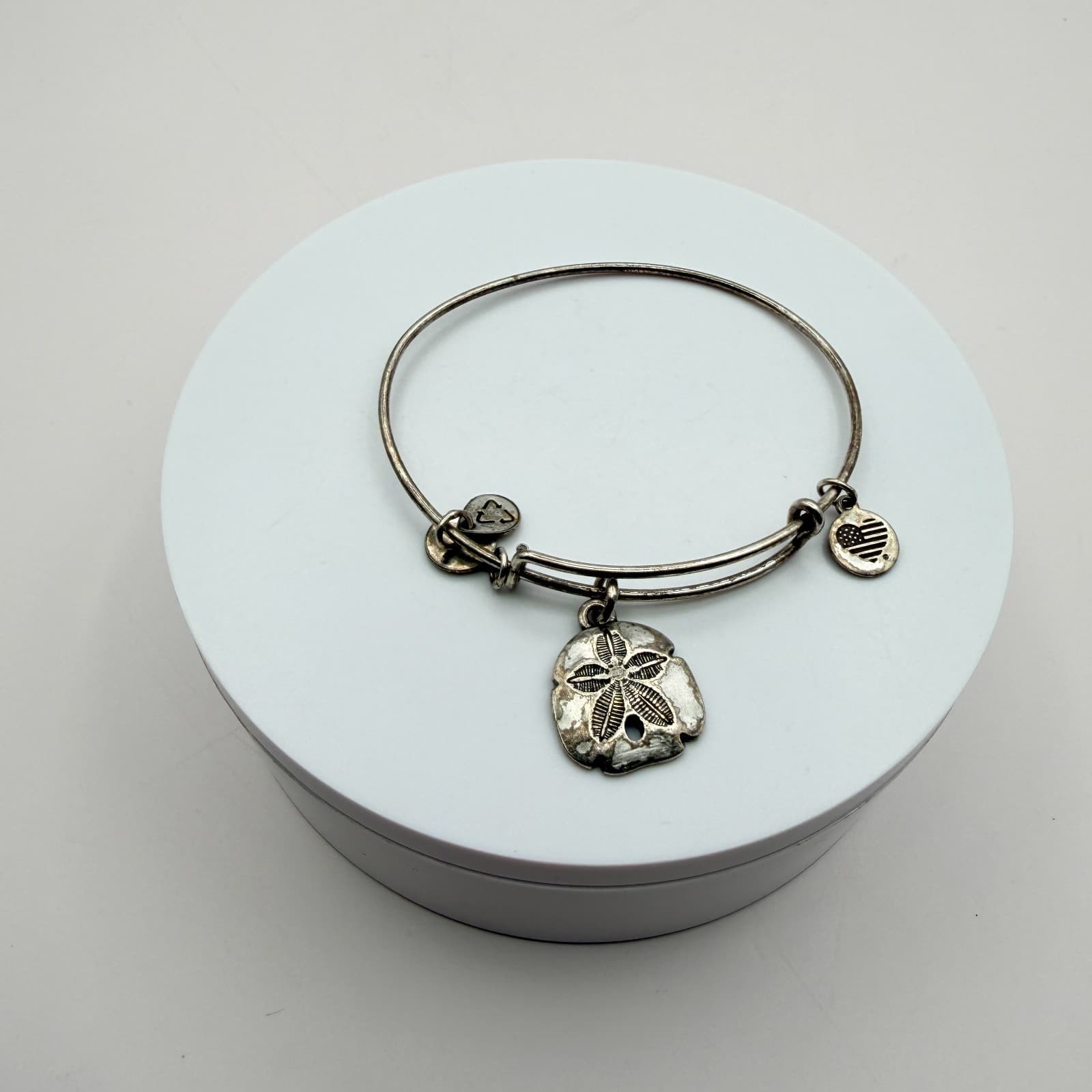 Vintage 90s Alex and Ani Sand Dollar Bangle Bracelet Silver Tone Coastal Jewelry - Thumbnail 7