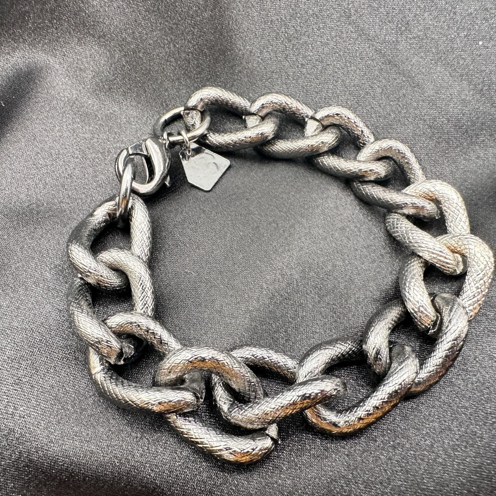 Vintage 90s Silver Tone Gunmetal Link Bracelet Textured Chain Fashion Jewelry - Thumbnail 3
