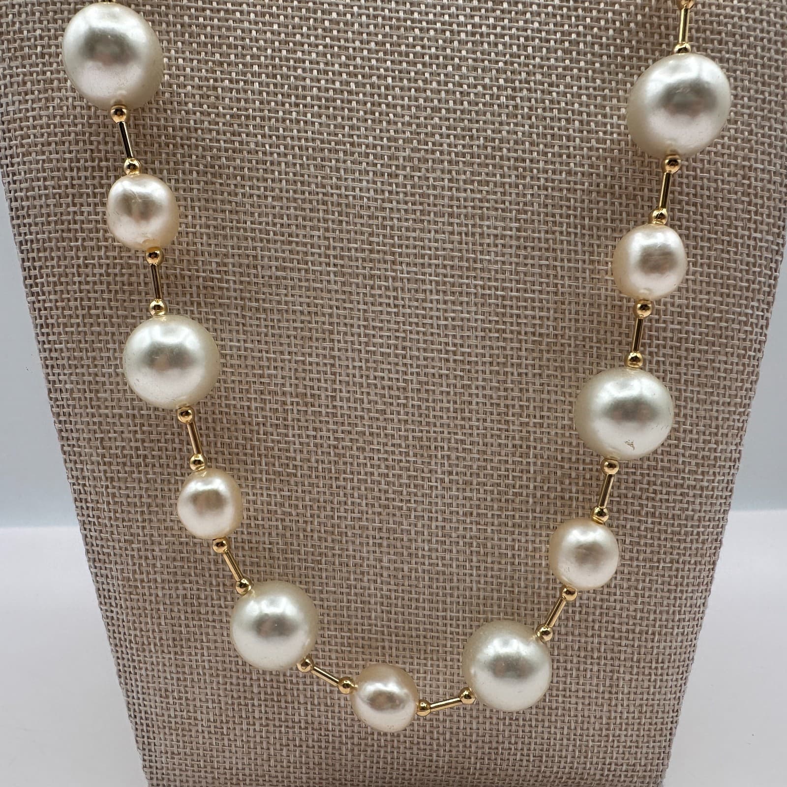 Vintage 80s Cream Faux Pearl Station Necklace Graduated Beads Gold Tone Classic - Thumbnail 3
