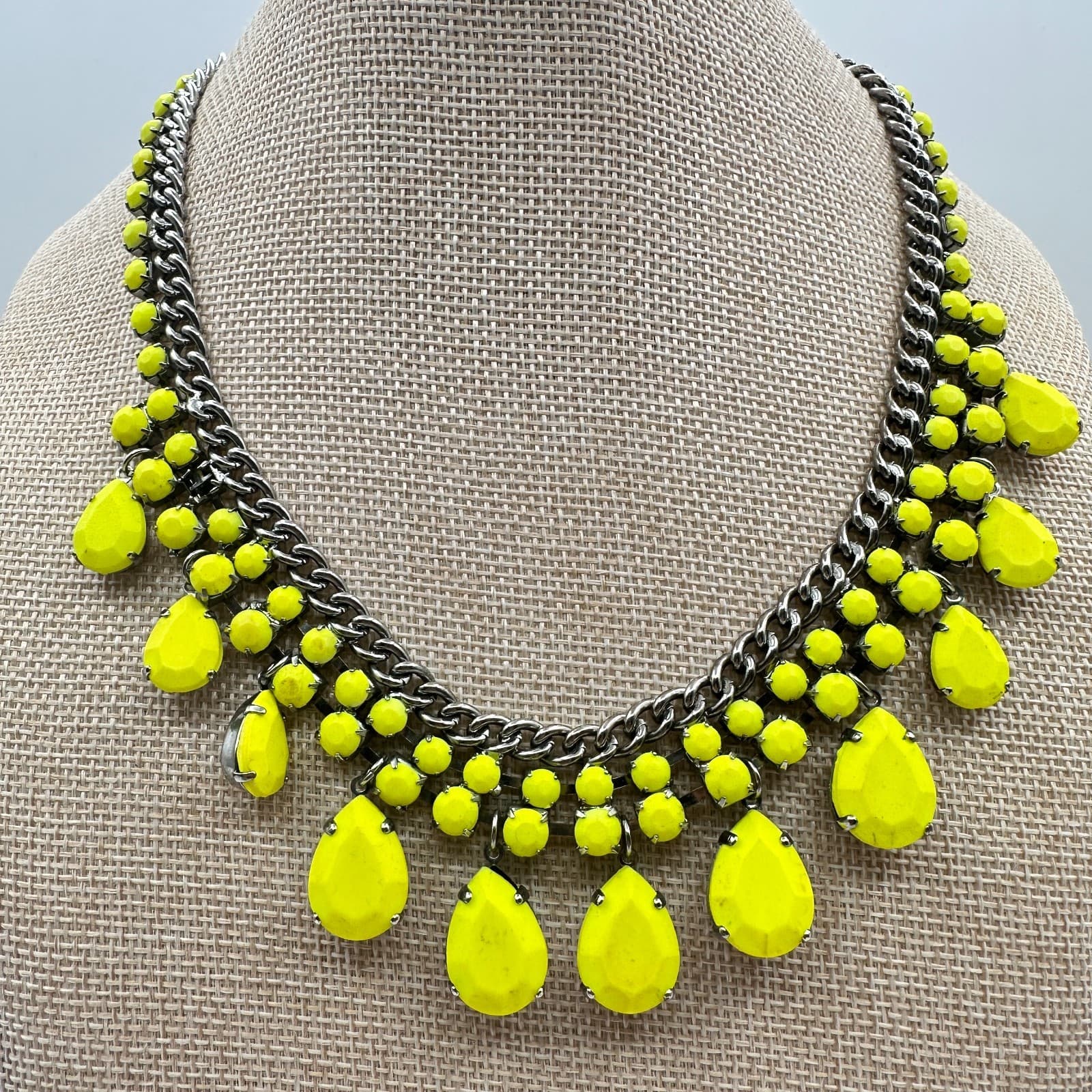 Vintage 90s Yellow Glass Bib Statement Silver Tone Necklace Fashion Jewelry - Thumbnail 2