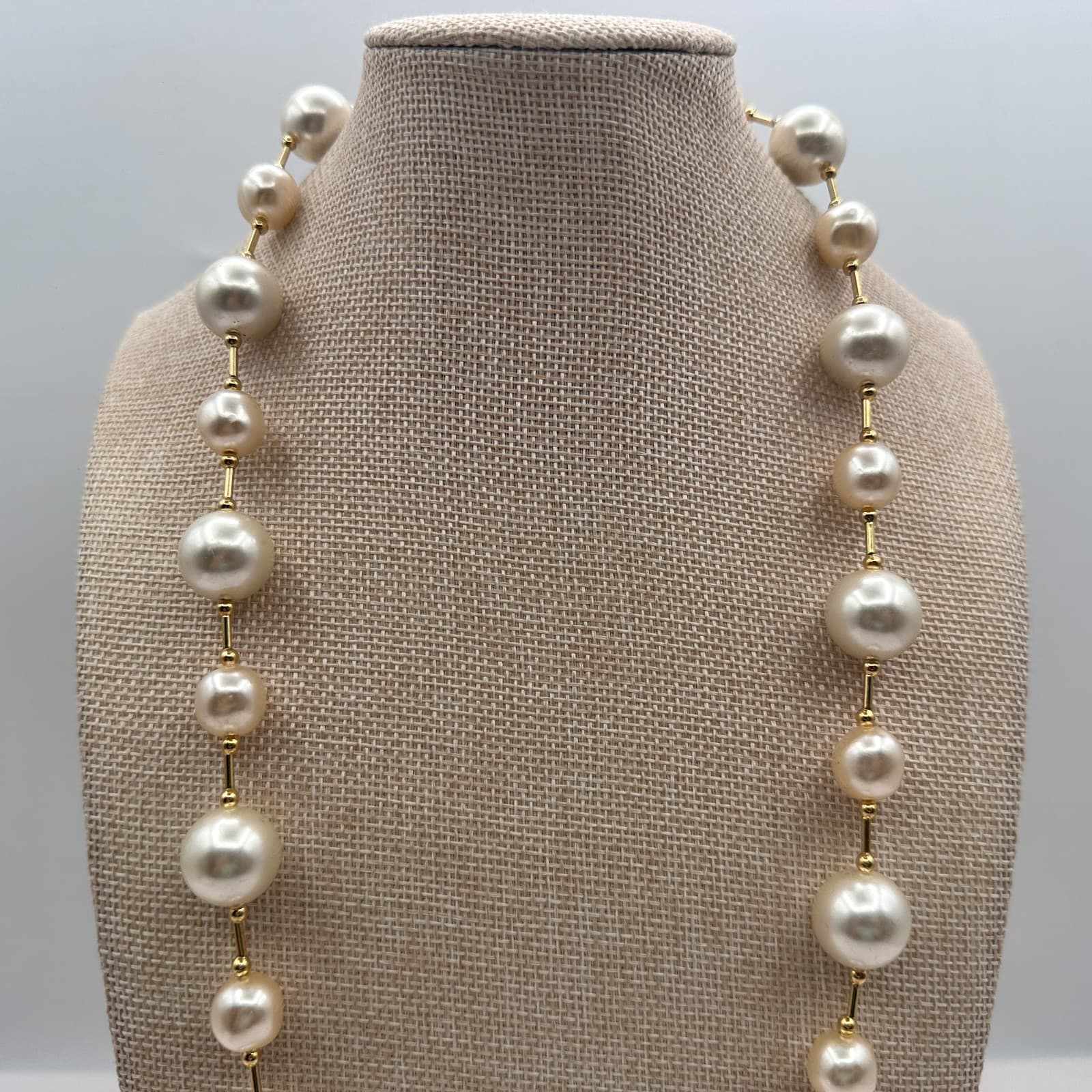 Vintage 80s Cream Faux Pearl Station Necklace Graduated Beads Gold Tone Classic - Thumbnail 4
