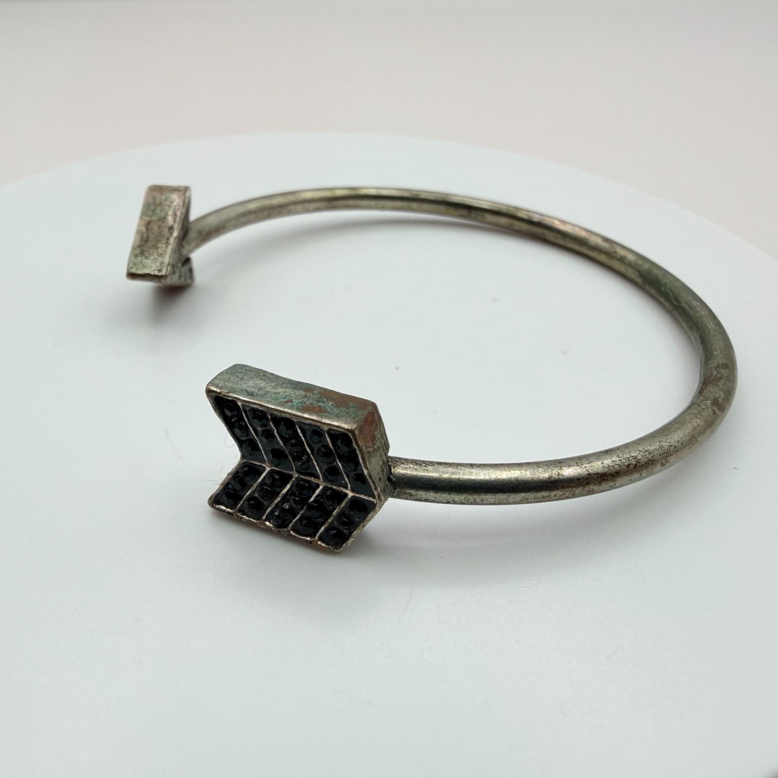 Vintage 90s Arrow Cuff Bracelet Silver Tone Black Glass Boho Statement Jewelry - Thumbnail 6