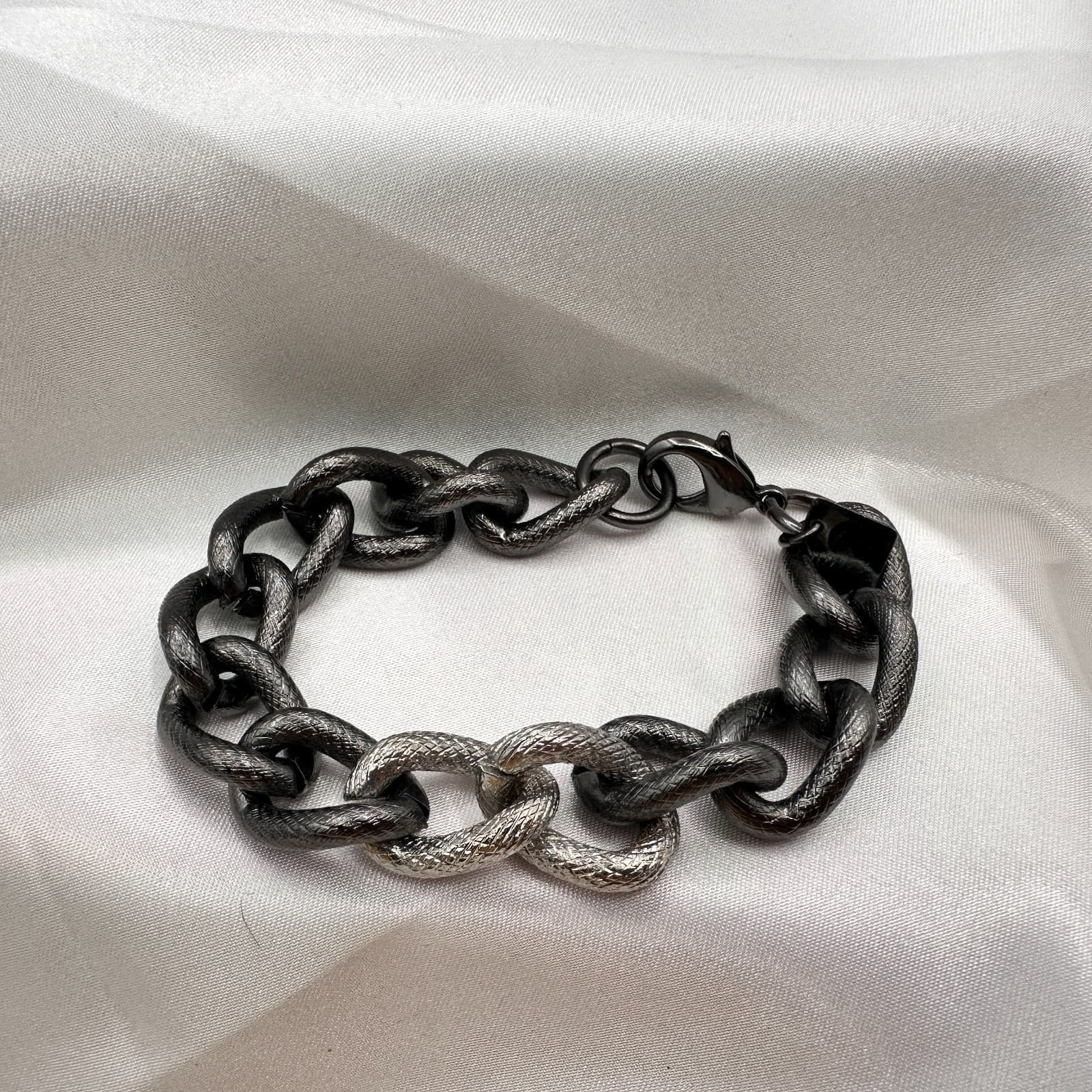 Vintage 90s Silver Tone Gunmetal Link Bracelet Textured Chain Fashion Jewelry - Thumbnail 5